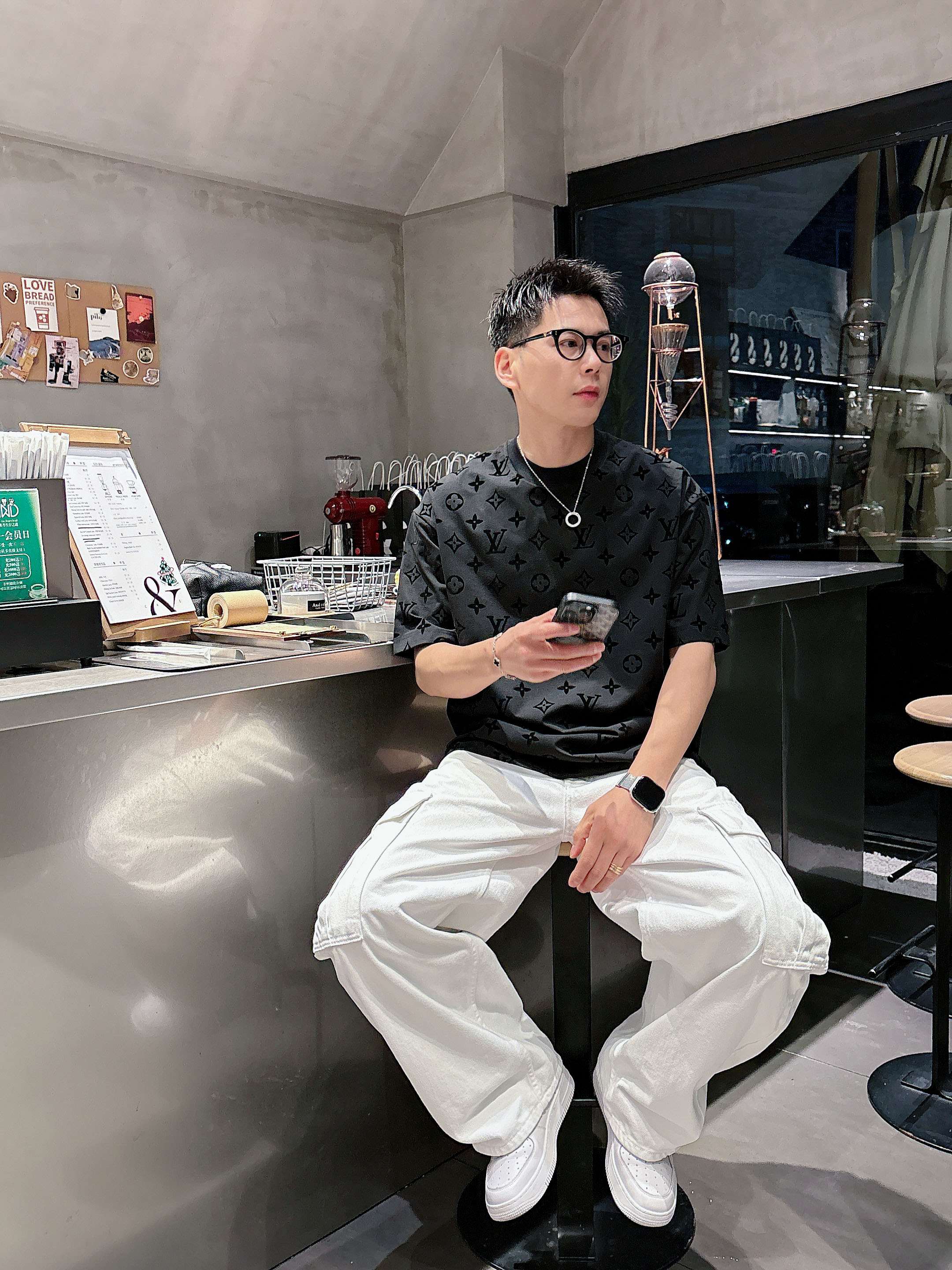 【 LV 2026春夏 · 高阶定制T恤】🔹 核心面料：秘鲁进口匹马棉 × 顶级丝光工艺🔹 核心体感：蚕