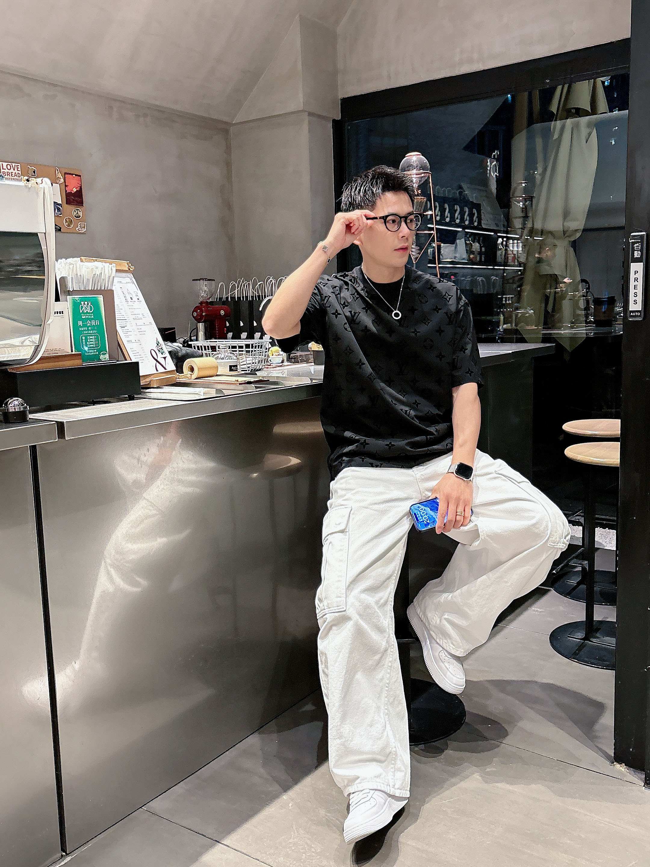 【 LV 2026春夏 · 高阶定制T恤】🔹 核心面料：秘鲁进口匹马棉 × 顶级丝光工艺🔹 核心体感：蚕