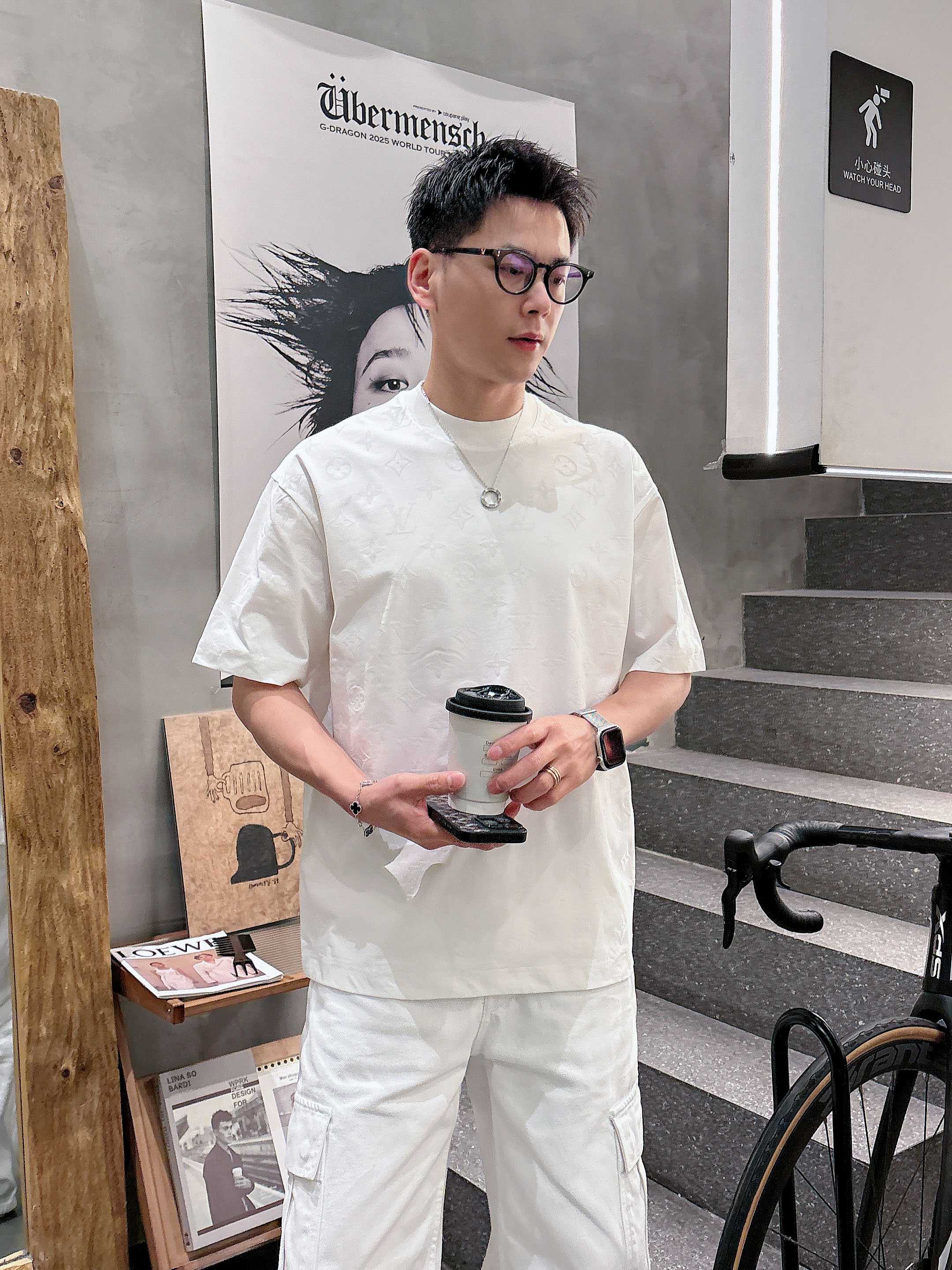 【 LV 2026春夏 · 高阶定制T恤】🔹 核心面料：秘鲁进口匹马棉 × 顶级丝光工艺🔹 核心体感：蚕