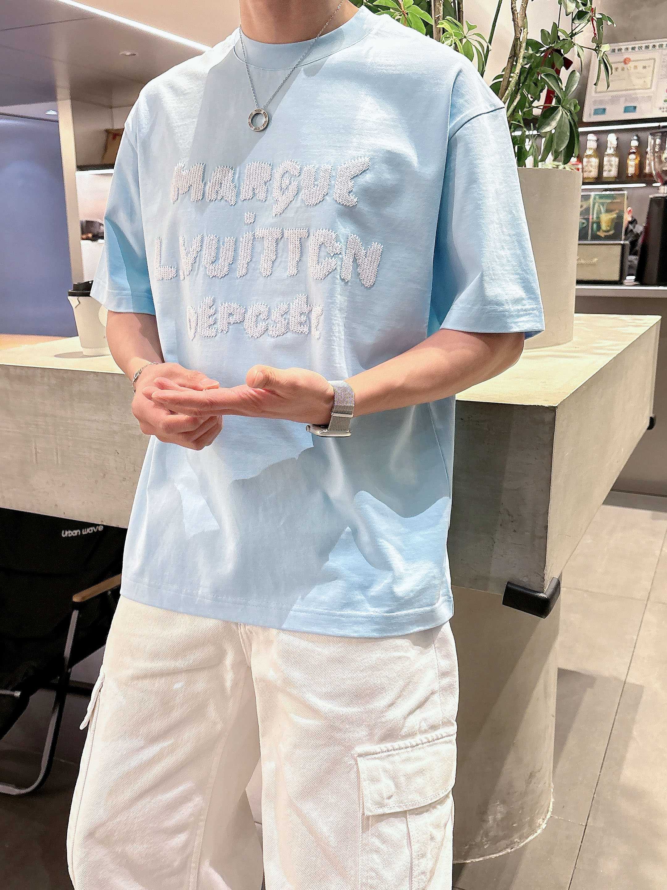 【 LV 2026春夏 · 高阶定制T恤】🔹 核心面料：秘鲁进口匹马棉 × 顶级丝光工艺🔹 核心体感：蚕