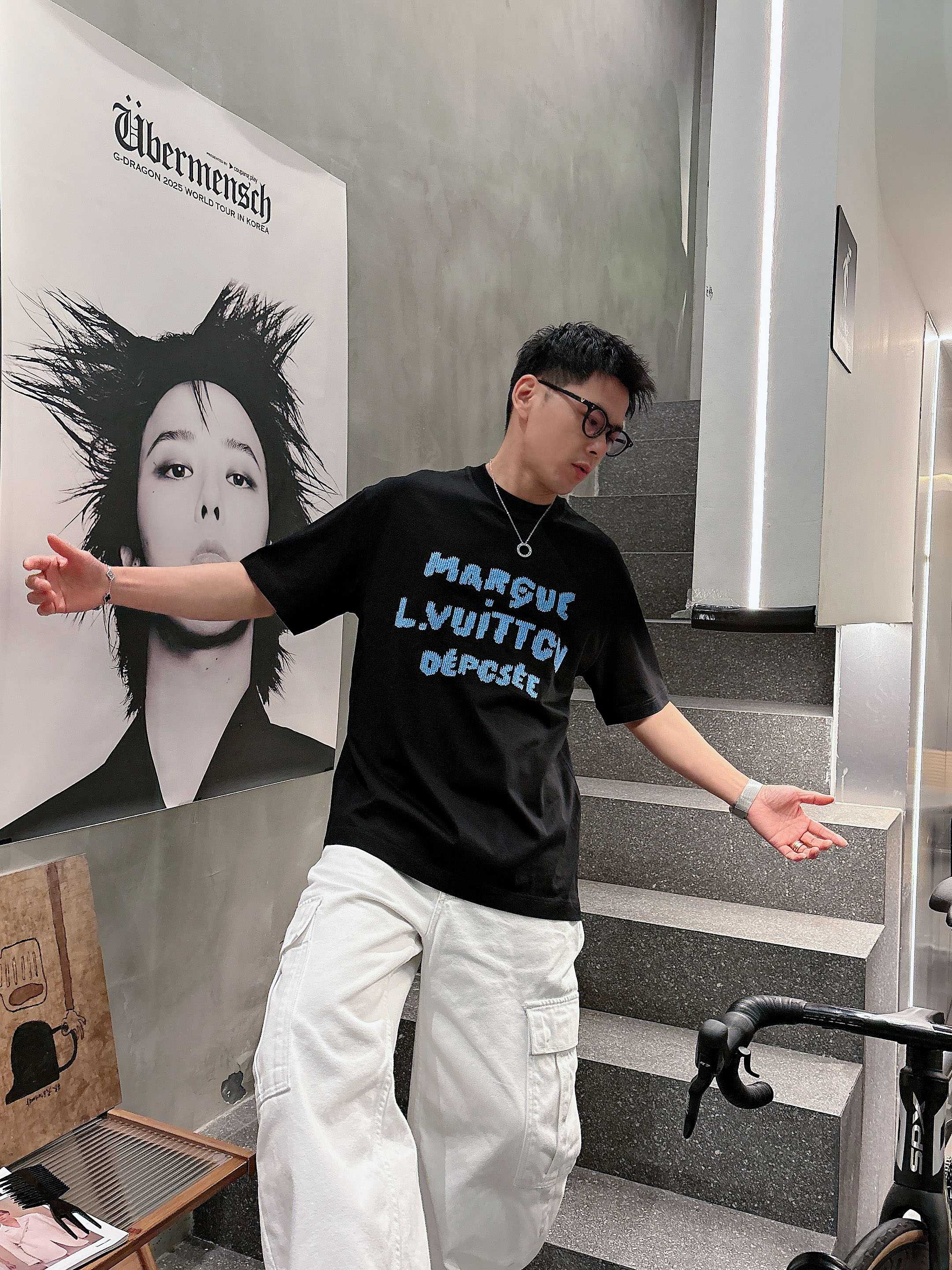 【 LV 2026春夏 · 高阶定制T恤】🔹 核心面料：秘鲁进口匹马棉 × 顶级丝光工艺🔹 核心体感：蚕