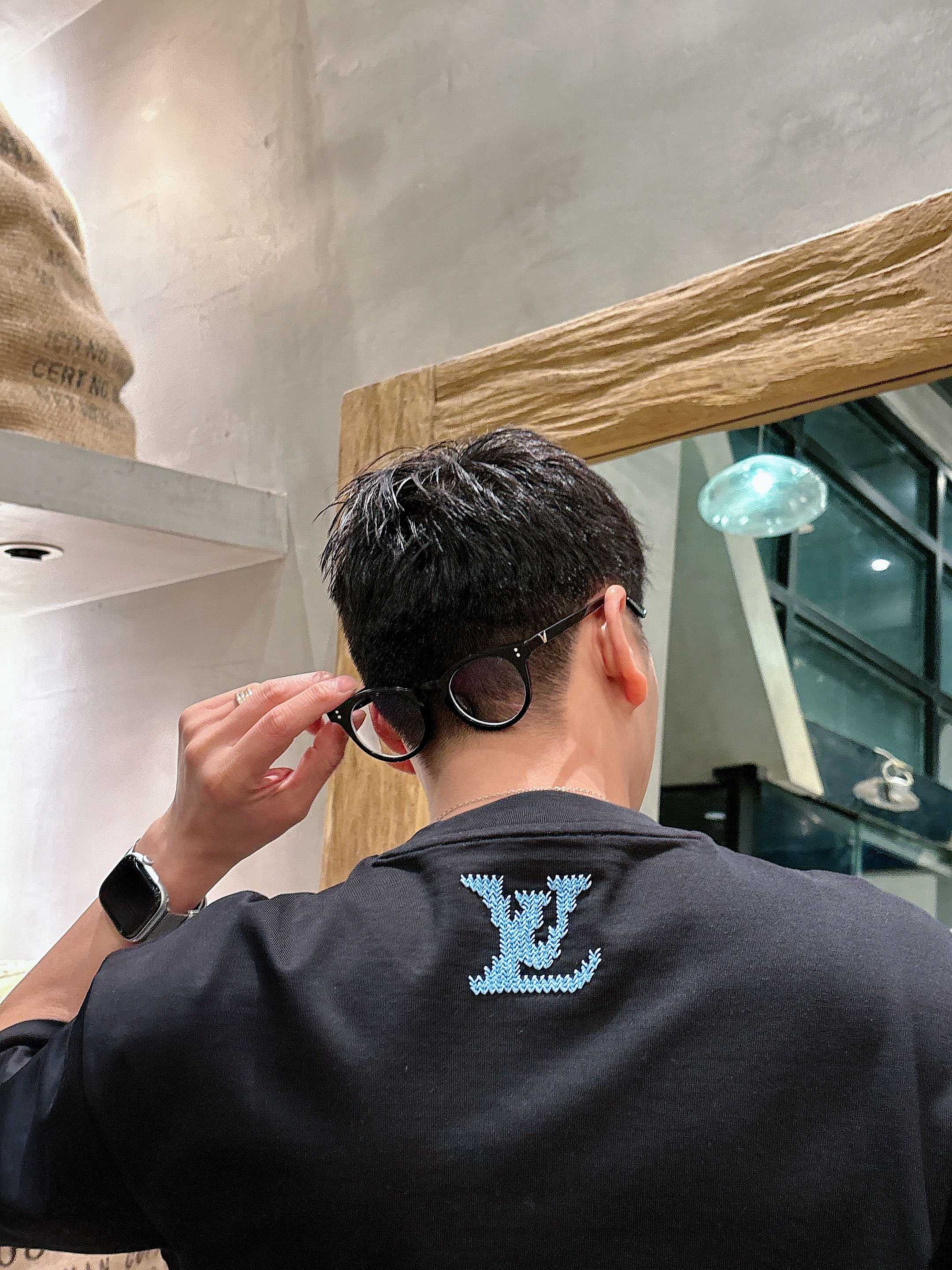【 LV 2026春夏 · 高阶定制T恤】🔹 核心面料：秘鲁进口匹马棉 × 顶级丝光工艺🔹 核心体感：蚕