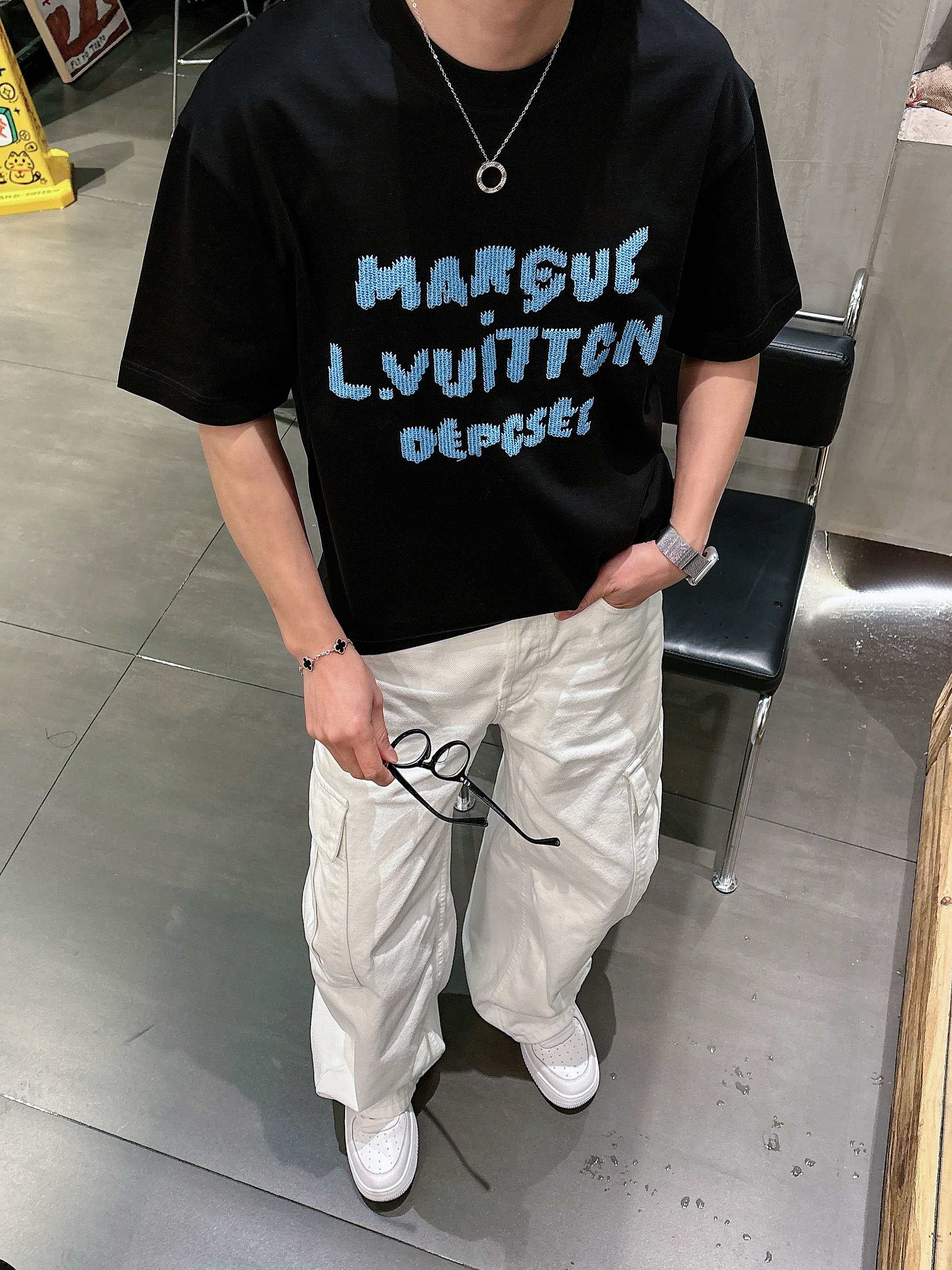 【 LV 2026春夏 · 高阶定制T恤】🔹 核心面料：秘鲁进口匹马棉 × 顶级丝光工艺🔹 核心体感：蚕