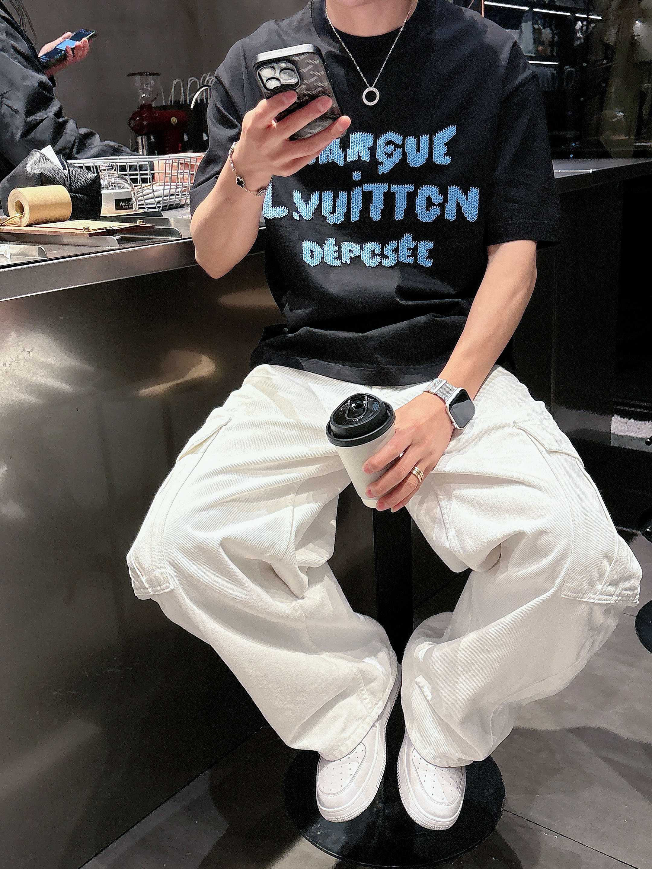 【 LV 2026春夏 · 高阶定制T恤】🔹 核心面料：秘鲁进口匹马棉 × 顶级丝光工艺🔹 核心体感：蚕