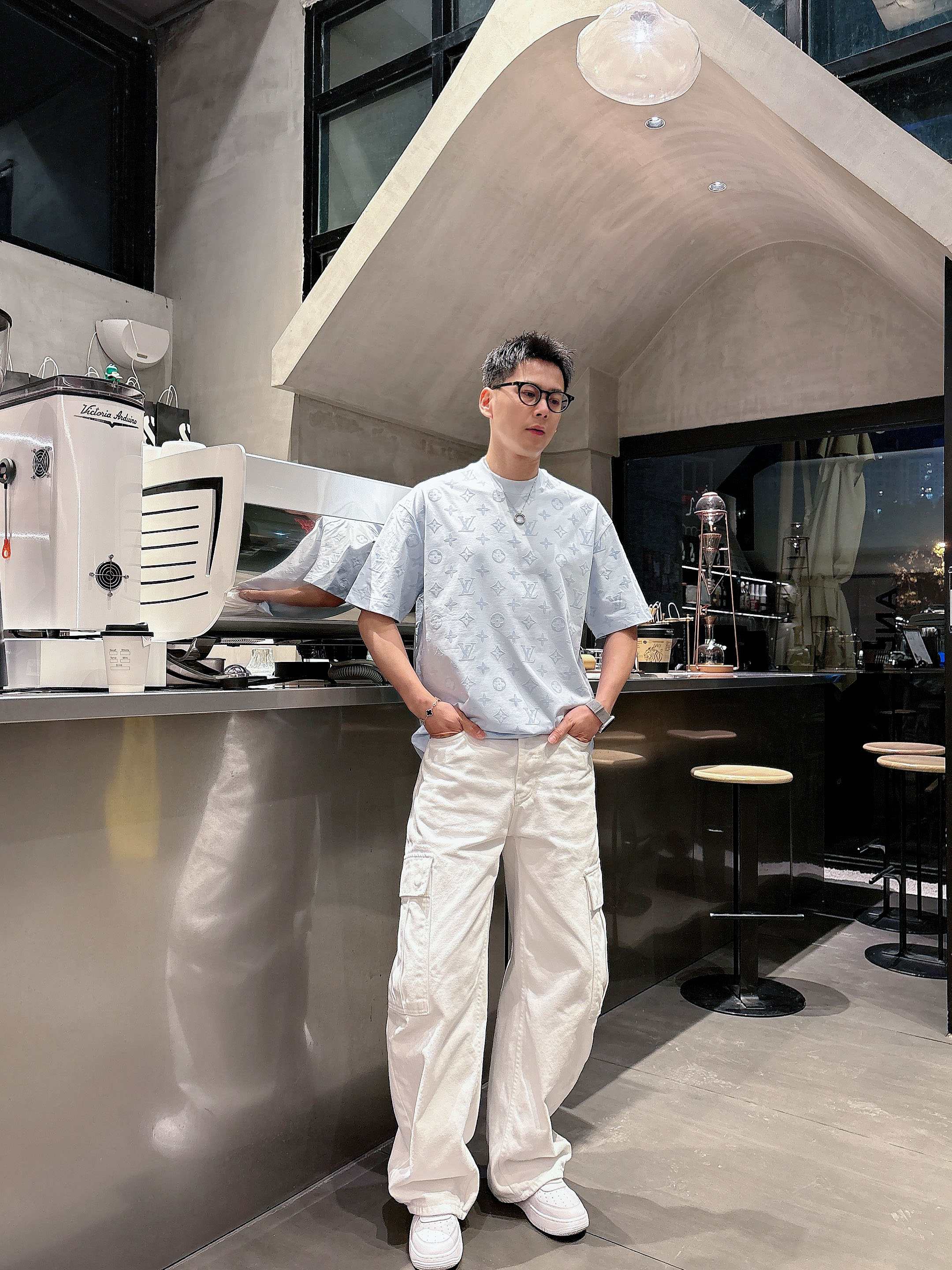 【 LV 2026春夏 · 高阶定制T恤】🔹 核心面料：秘鲁进口匹马棉 × 顶级丝光工艺🔹 核心体感：蚕