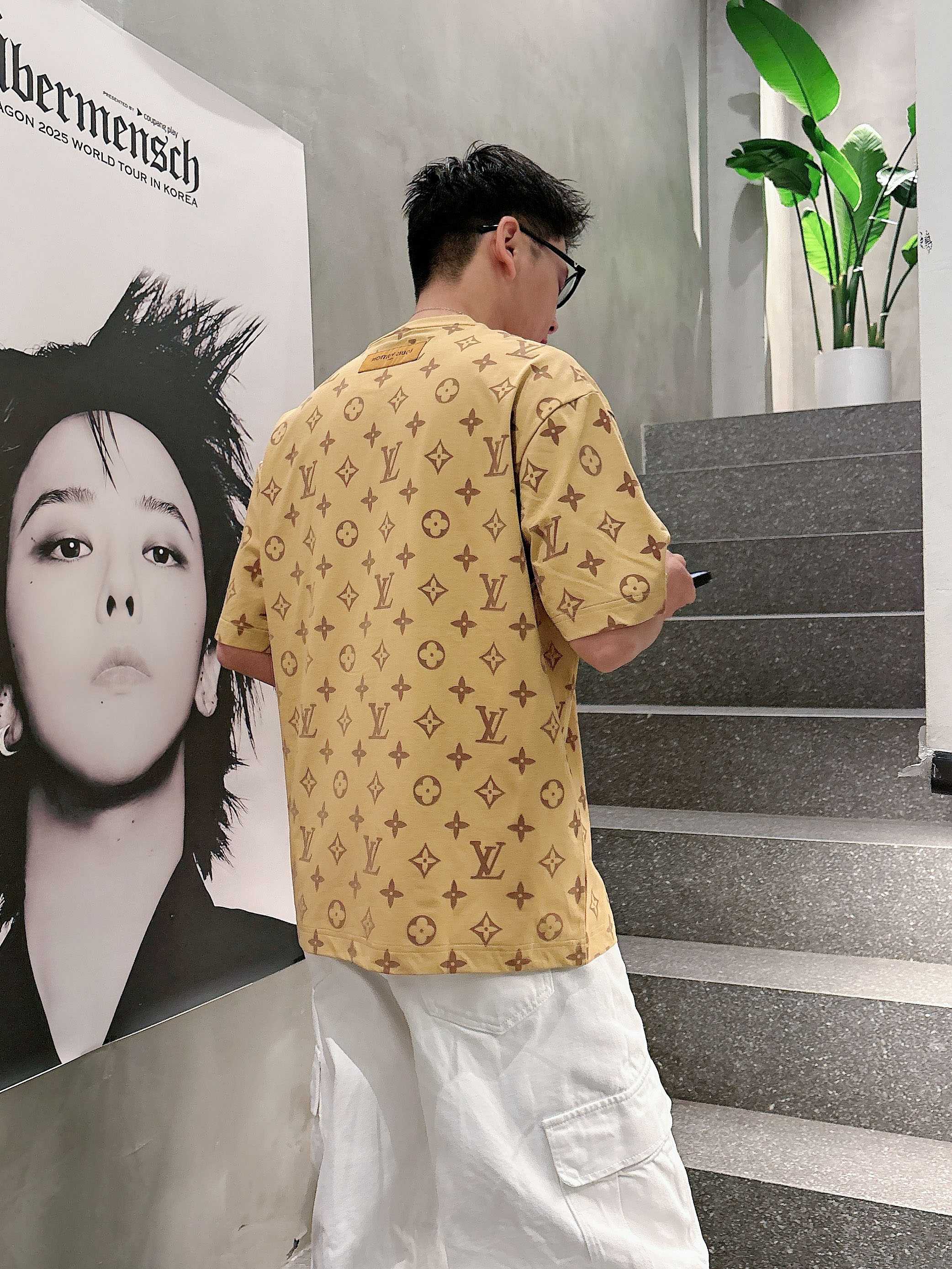 【 LV 2026春夏 · 高阶定制T恤】🔹 核心面料：秘鲁进口匹马棉 × 顶级丝光工艺🔹 核心体感：蚕