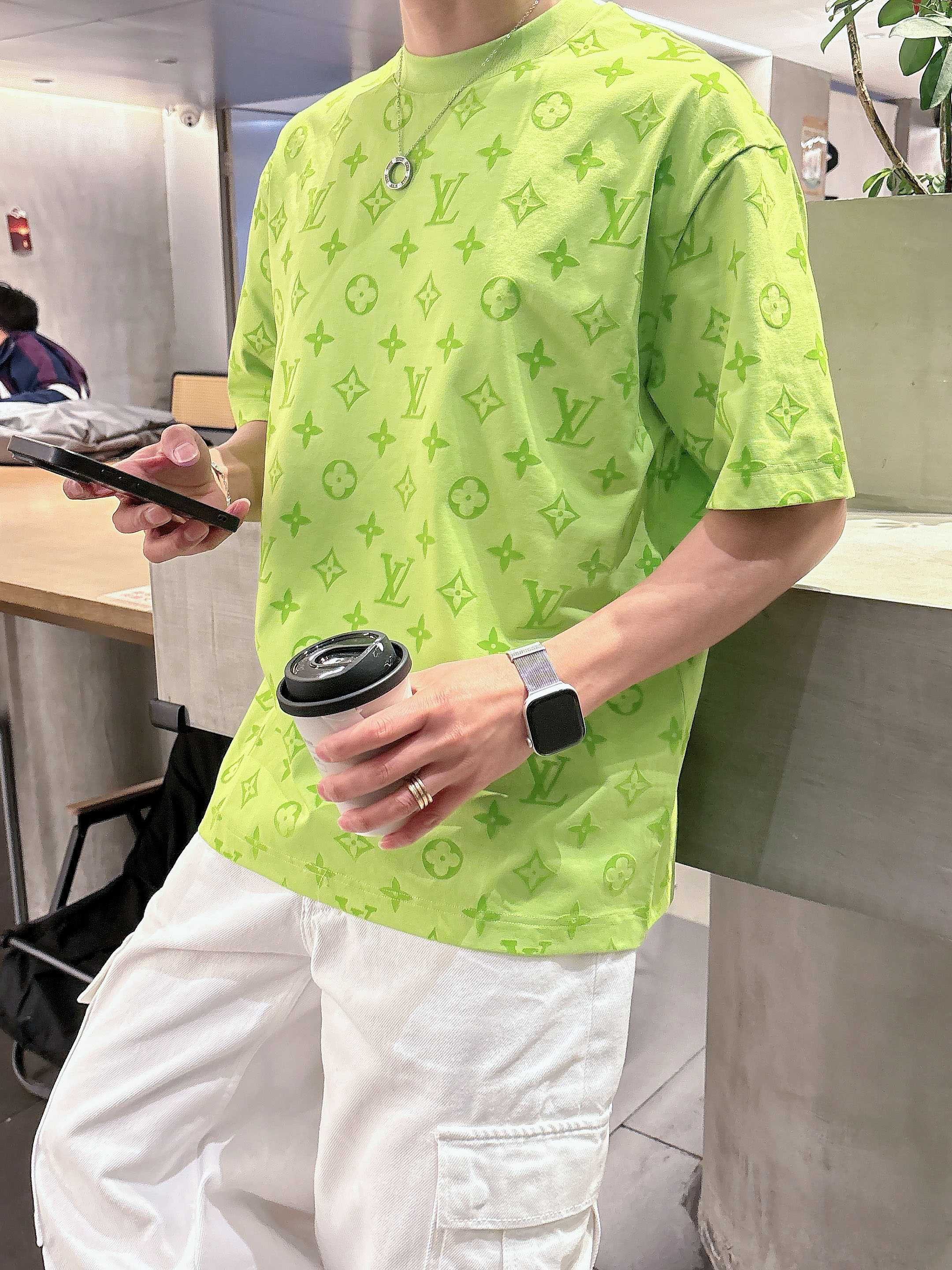 【 LV 2026春夏 · 高阶定制T恤】🔹 核心面料：秘鲁进口匹马棉 × 顶级丝光工艺🔹 核心体感：蚕