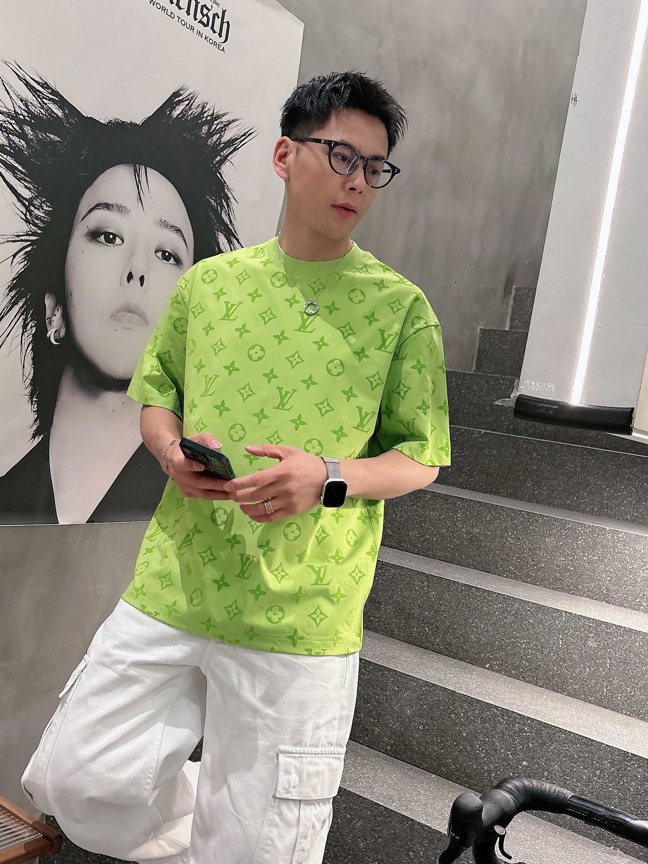 【 LV 2026春夏 · 高阶定制T恤】🔹 核心面料：秘鲁进口匹马棉 × 顶级丝光工艺🔹 核心体感：蚕