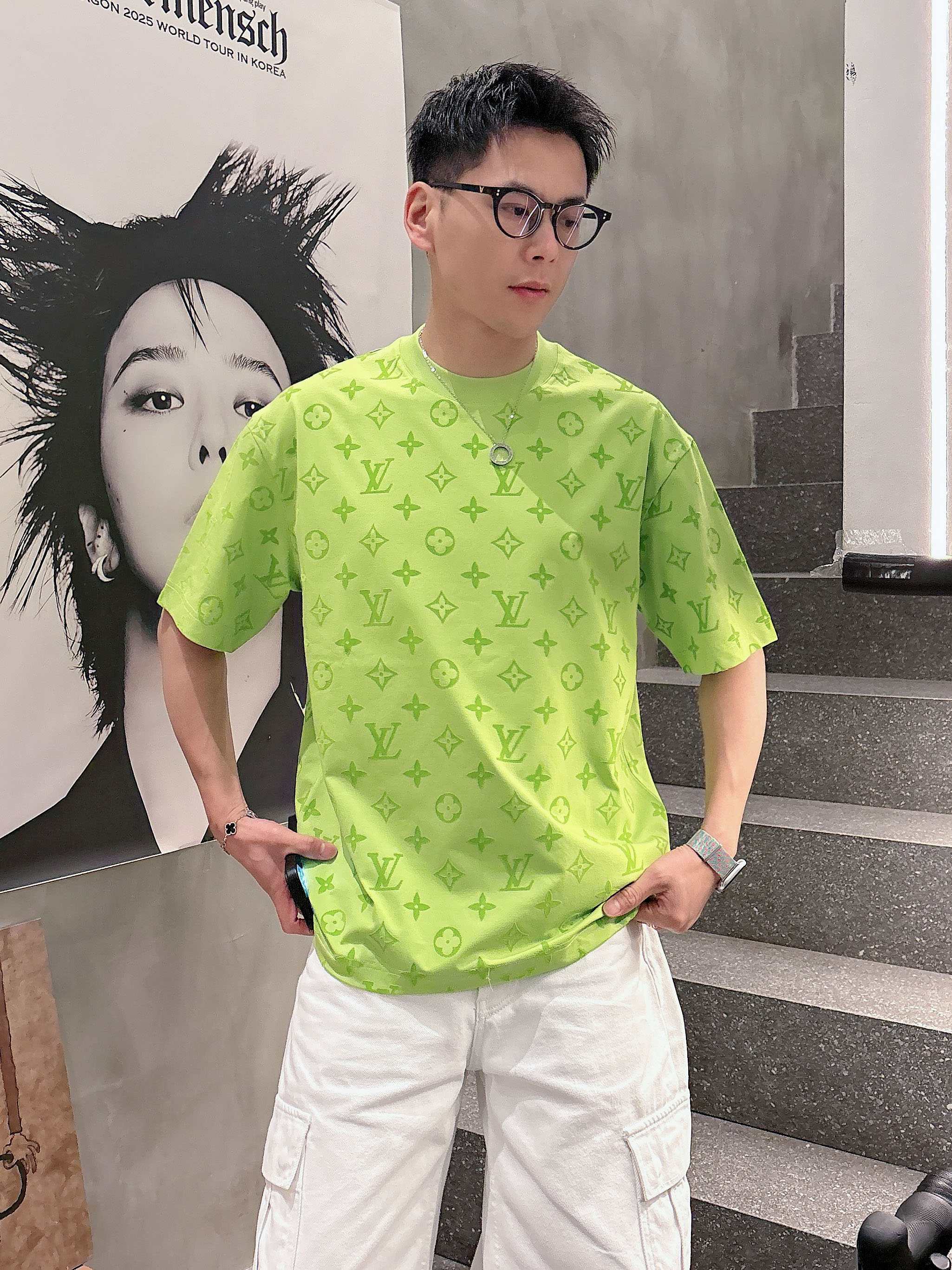 【 LV 2026春夏 · 高阶定制T恤】🔹 核心面料：秘鲁进口匹马棉 × 顶级丝光工艺🔹 核心体感：蚕
