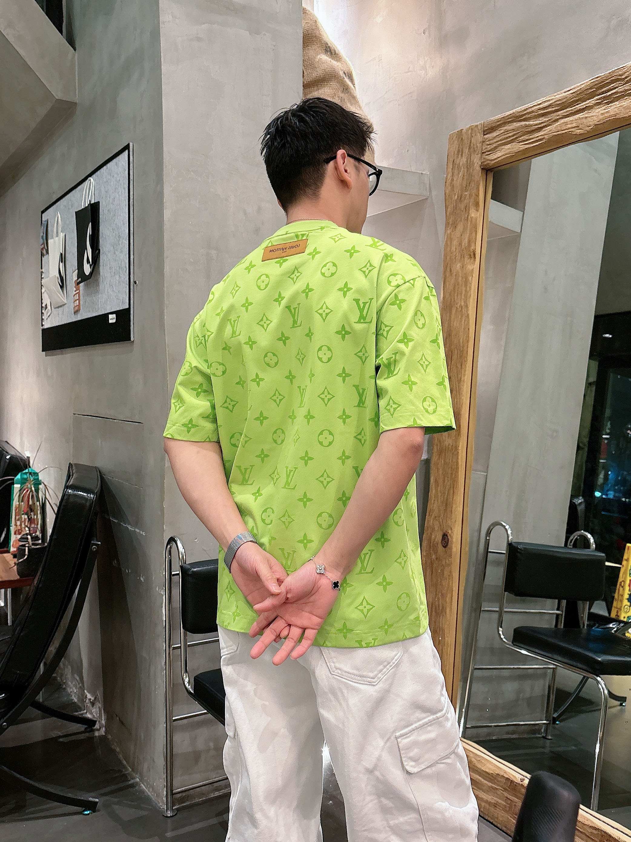 【 LV 2026春夏 · 高阶定制T恤】🔹 核心面料：秘鲁进口匹马棉 × 顶级丝光工艺🔹 核心体感：蚕