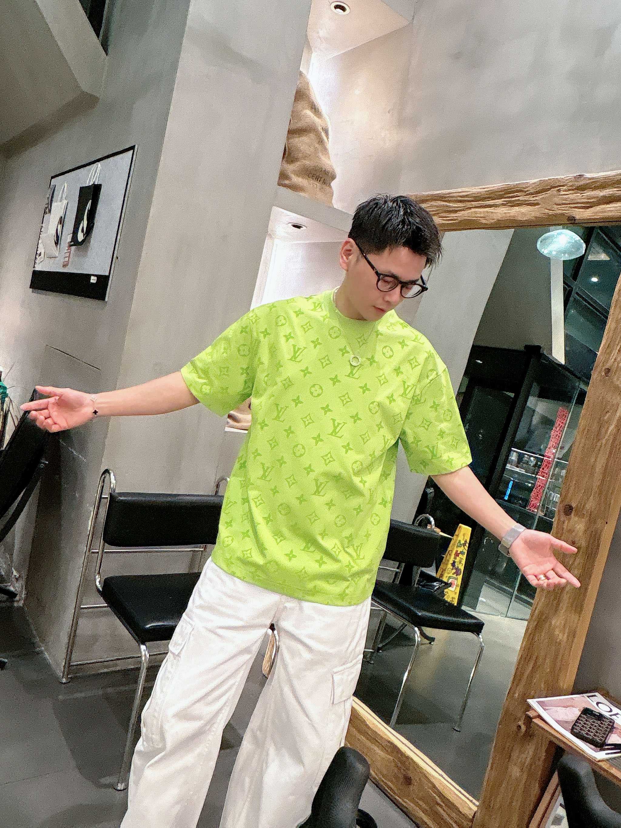 【 LV 2026春夏 · 高阶定制T恤】🔹 核心面料：秘鲁进口匹马棉 × 顶级丝光工艺🔹 核心体感：蚕