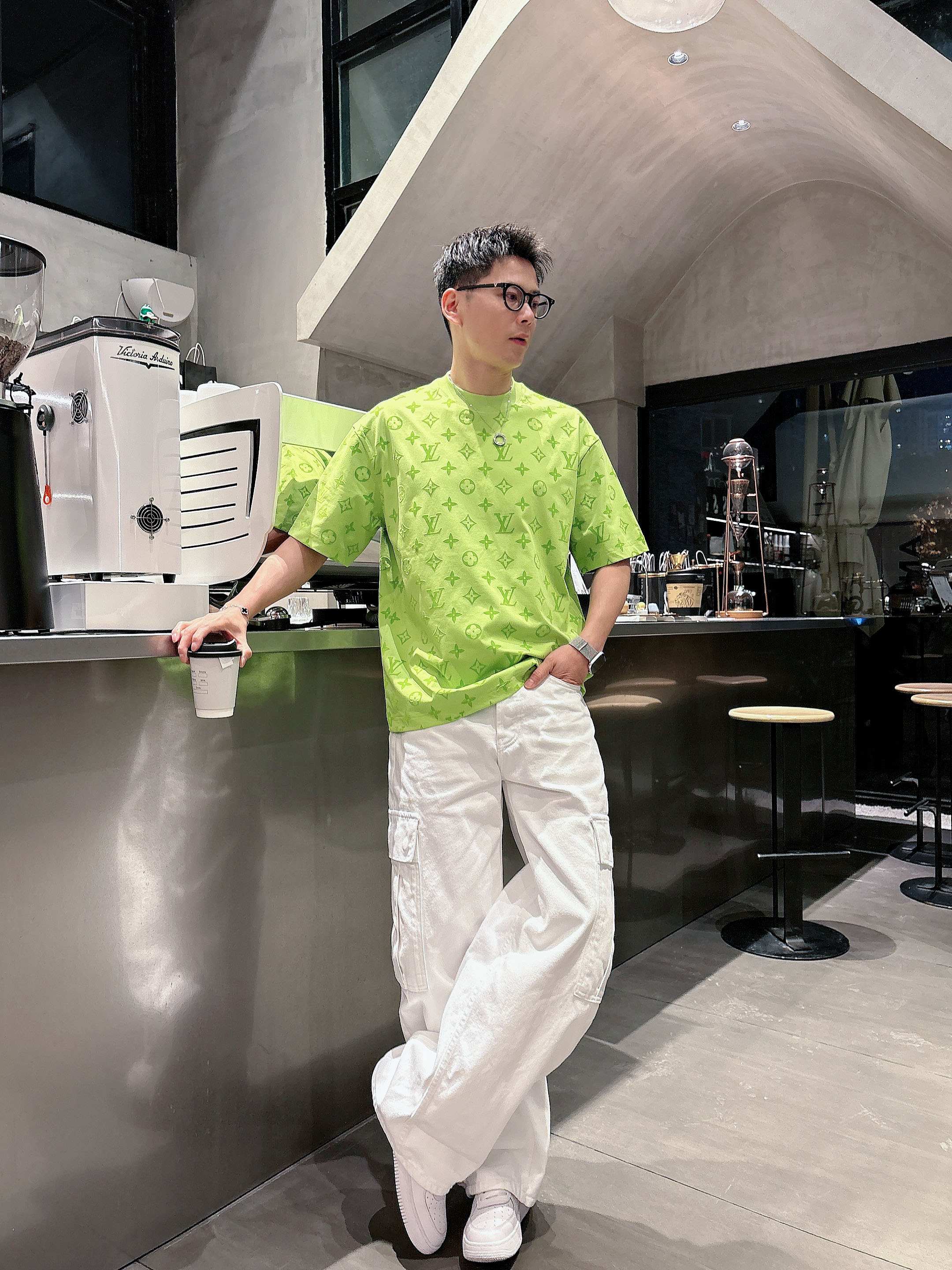 【 LV 2026春夏 · 高阶定制T恤】🔹 核心面料：秘鲁进口匹马棉 × 顶级丝光工艺🔹 核心体感：蚕