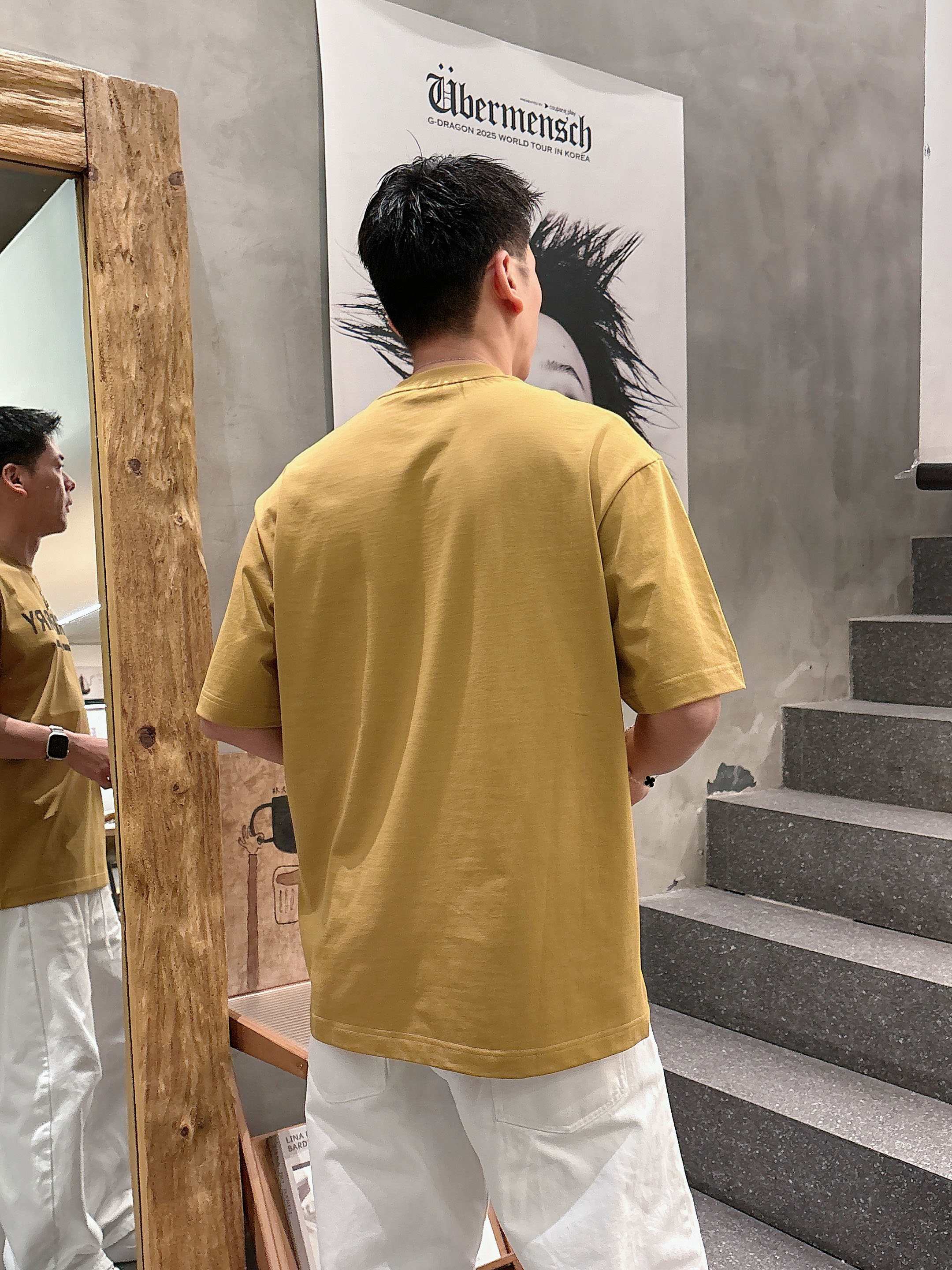 【 巴宝莉 2026春夏 · 高阶定制T恤】🔹 核心面料：秘鲁进口匹马棉 × 顶级丝光工艺🔹 核心体感：