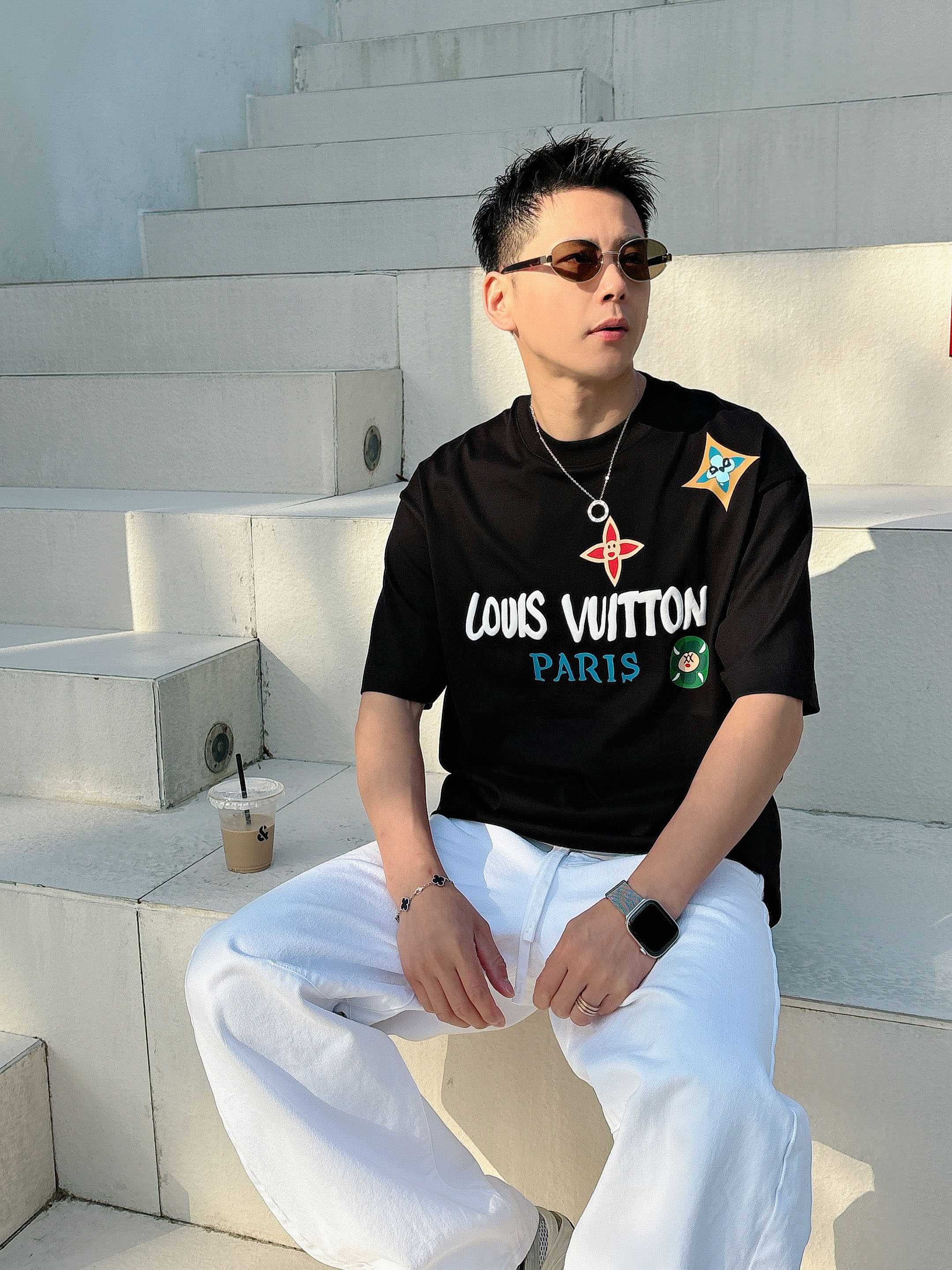 【 LV 2026春夏 · 高阶定制T恤】🔹 核心面料：秘鲁进口匹马棉 × 顶级丝光工艺🔹 核心体感：蚕