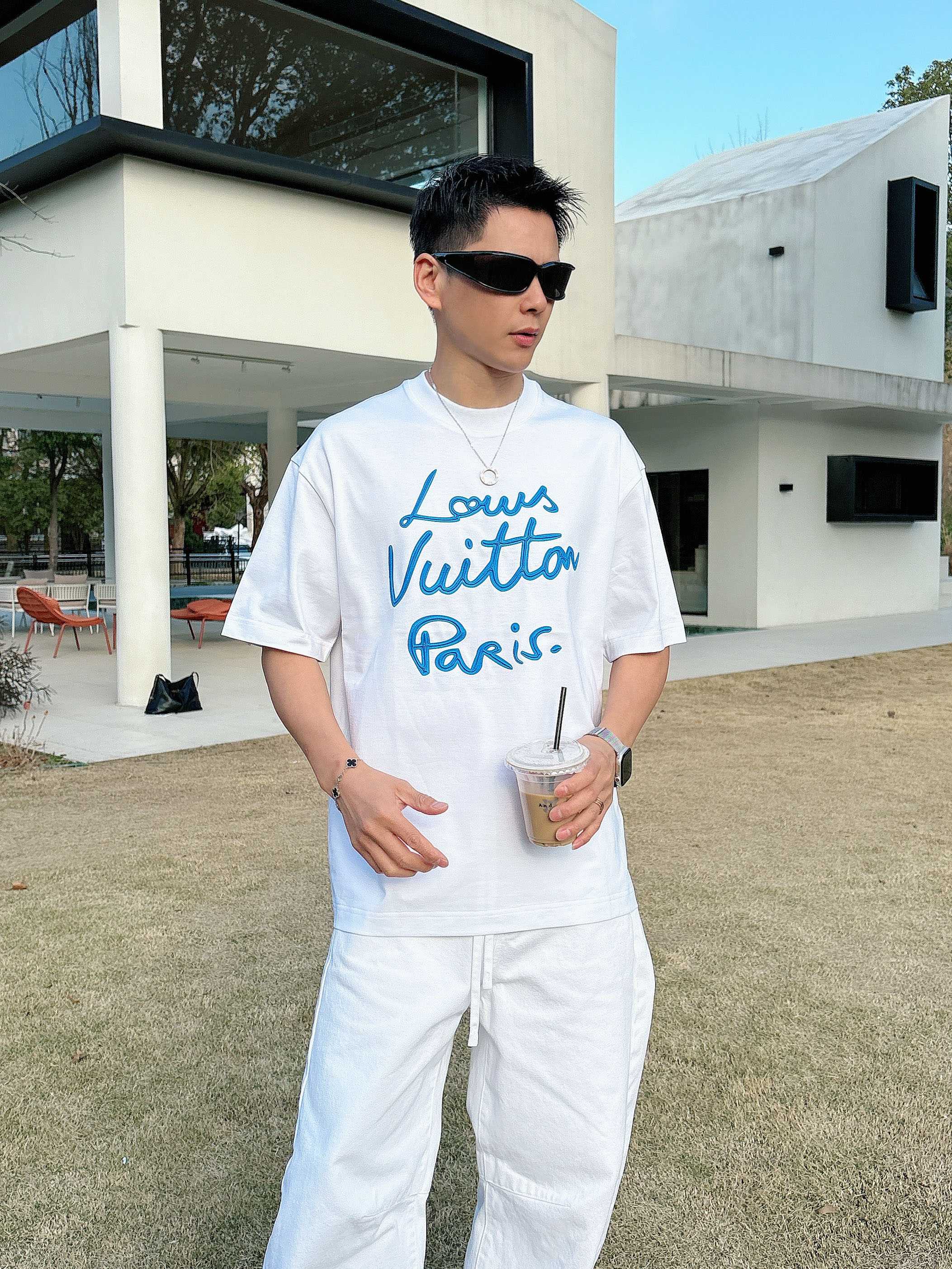 【 LV 2026春夏 · 高阶定制T恤】🔹 核心面料：秘鲁进口匹马棉 × 顶级丝光工艺🔹 核心体感：蚕