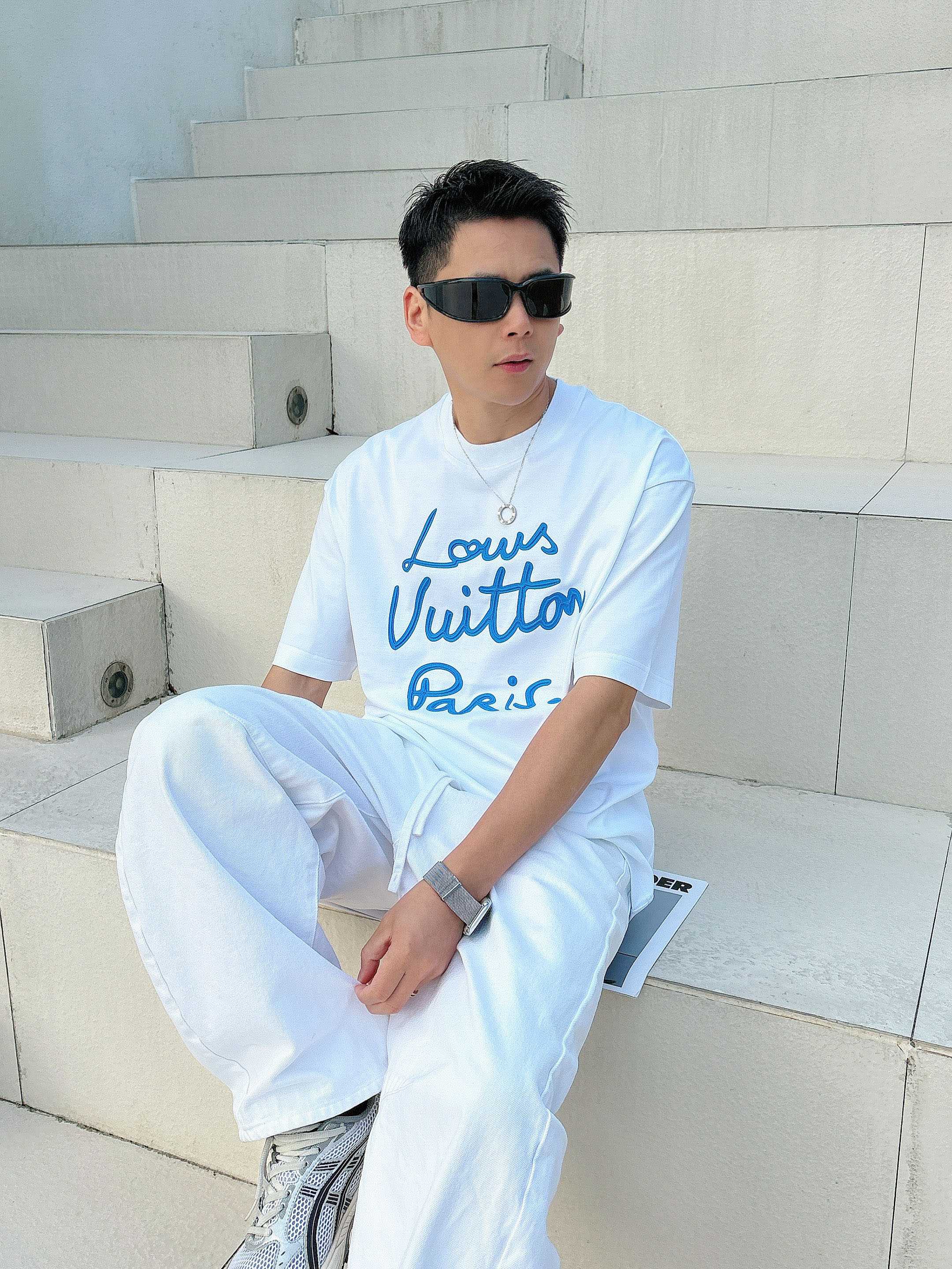 【 LV 2026春夏 · 高阶定制T恤】🔹 核心面料：秘鲁进口匹马棉 × 顶级丝光工艺🔹 核心体感：蚕