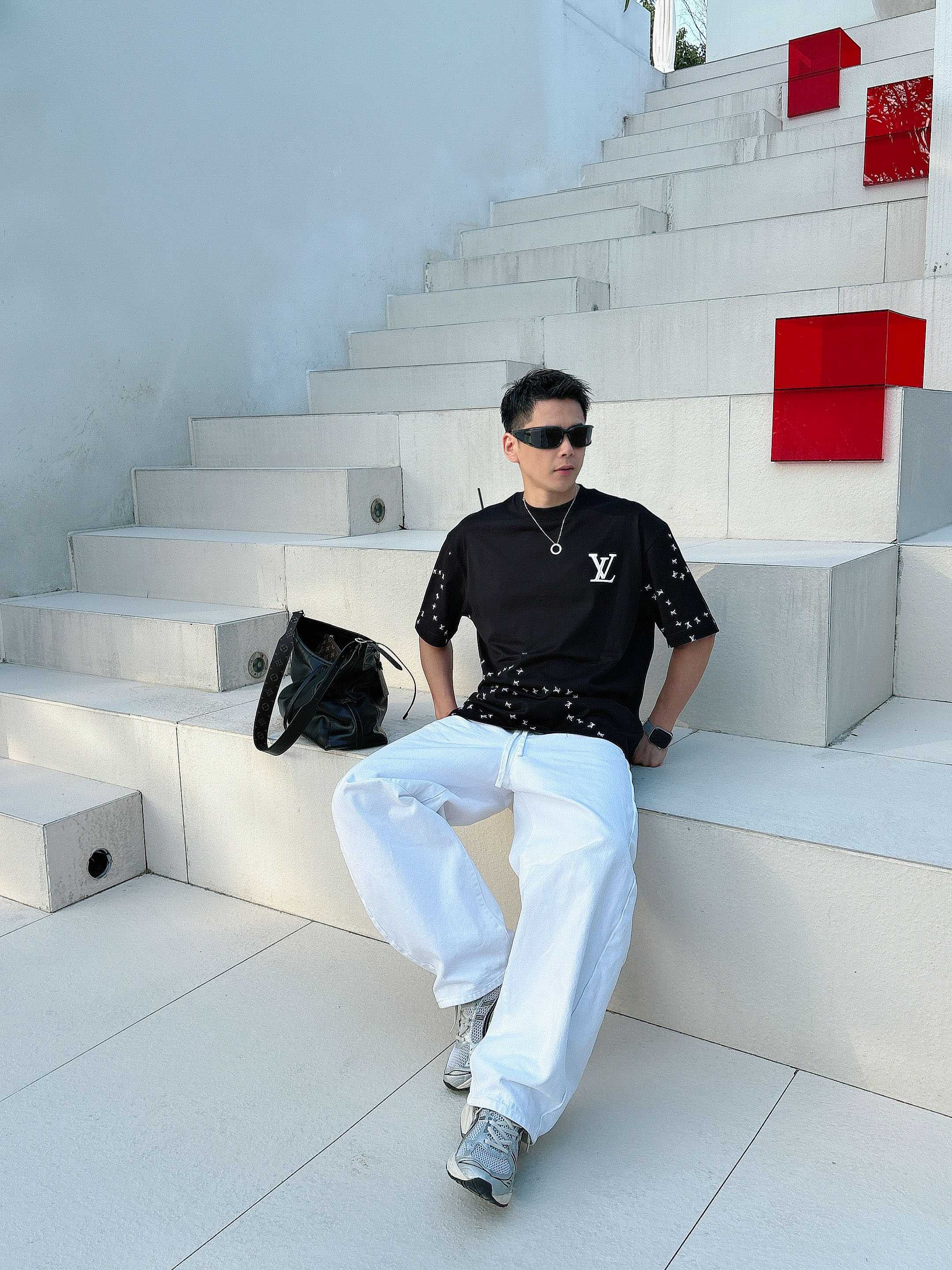 【 LV 2026春夏 · 高阶定制T恤】🔹 核心面料：秘鲁进口匹马棉 × 顶级丝光工艺🔹 核心体感：蚕