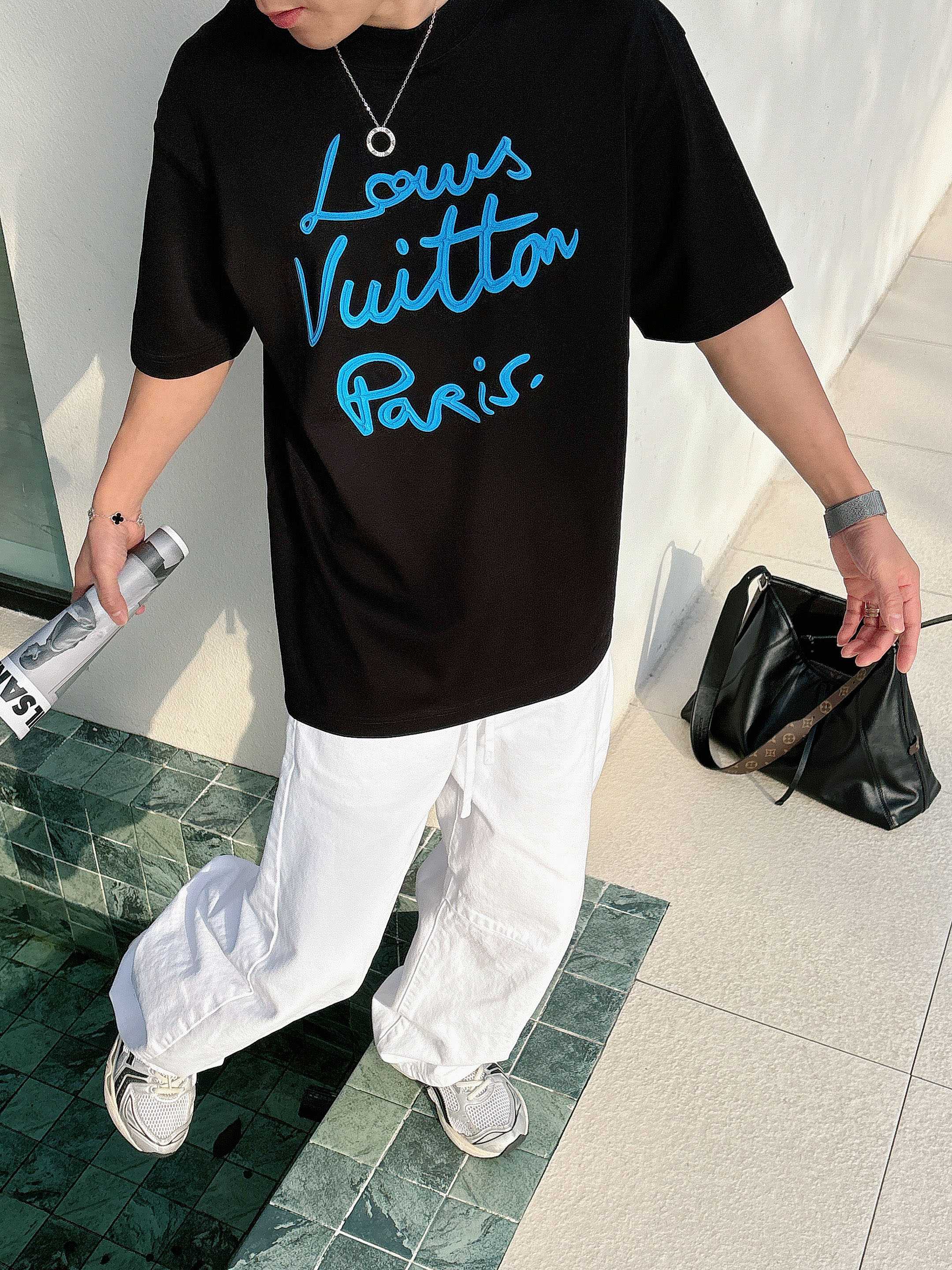 【 LV 2026春夏 · 高阶定制T恤】🔹 核心面料：秘鲁进口匹马棉 × 顶级丝光工艺🔹 核心体感：蚕