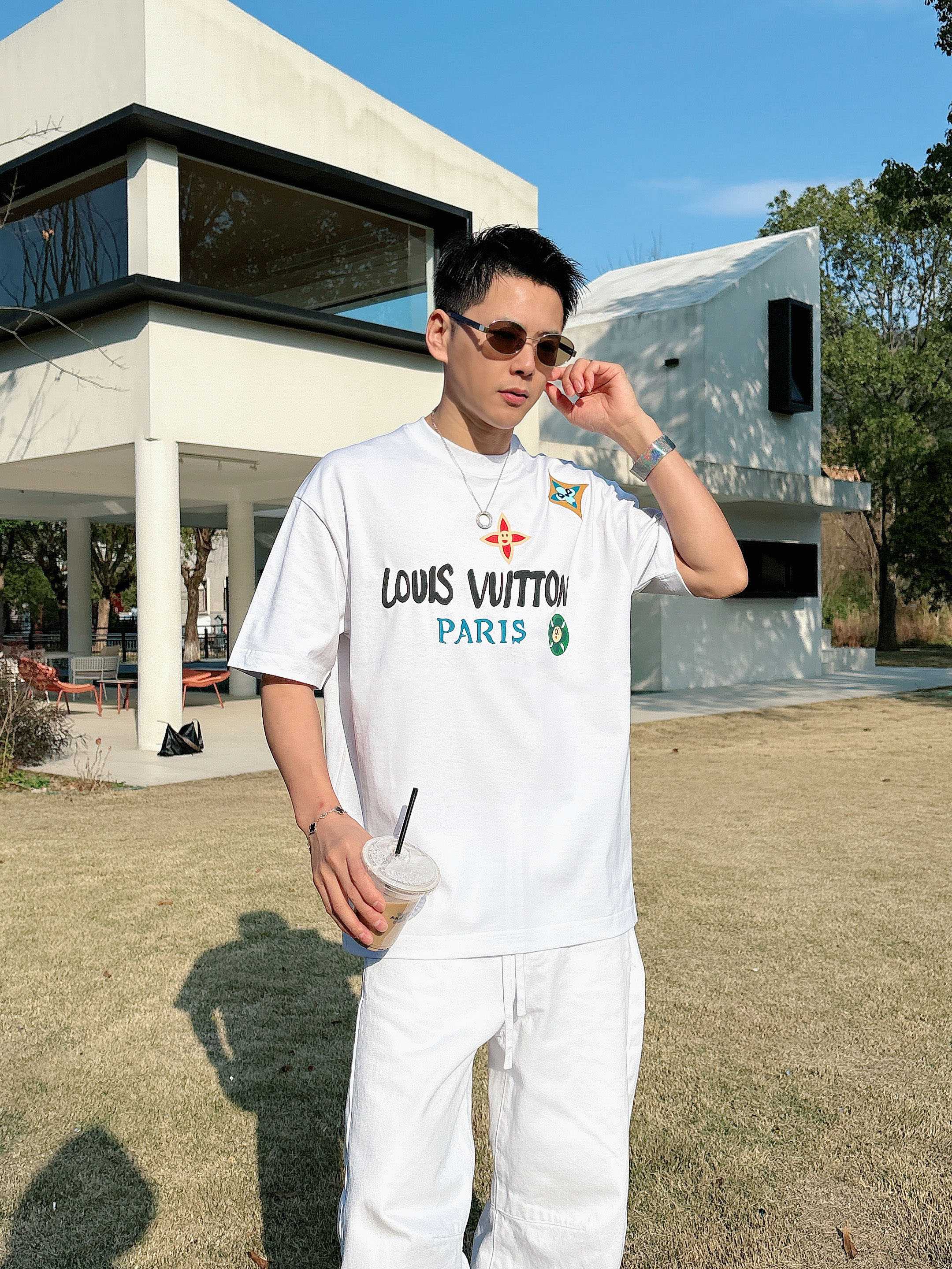 【 LV 2026春夏 · 高阶定制T恤】🔹 核心面料：秘鲁进口匹马棉 × 顶级丝光工艺🔹 核心体感：蚕