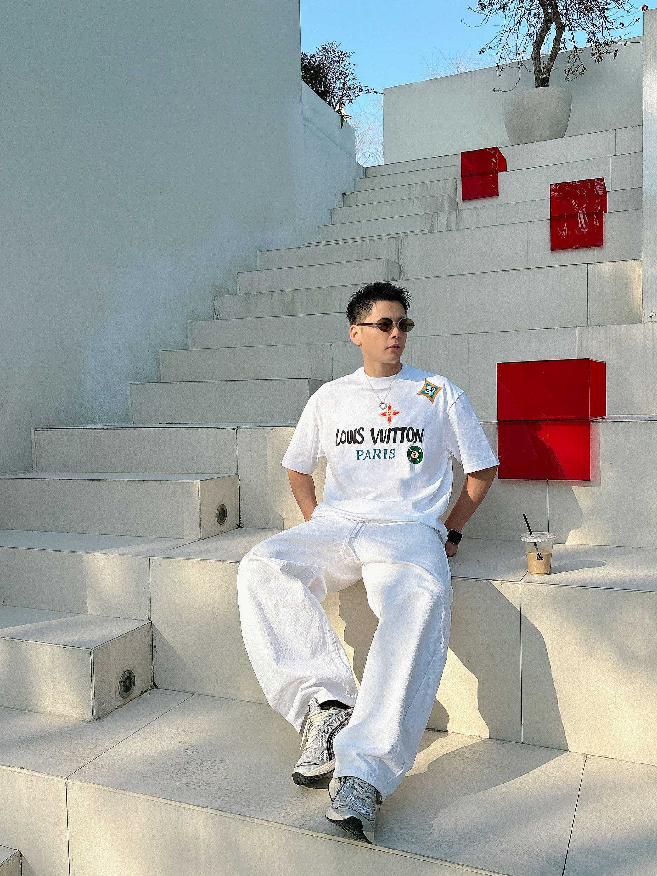 【 LV 2026春夏 · 高阶定制T恤】🔹 核心面料：秘鲁进口匹马棉 × 顶级丝光工艺🔹 核心体感：蚕