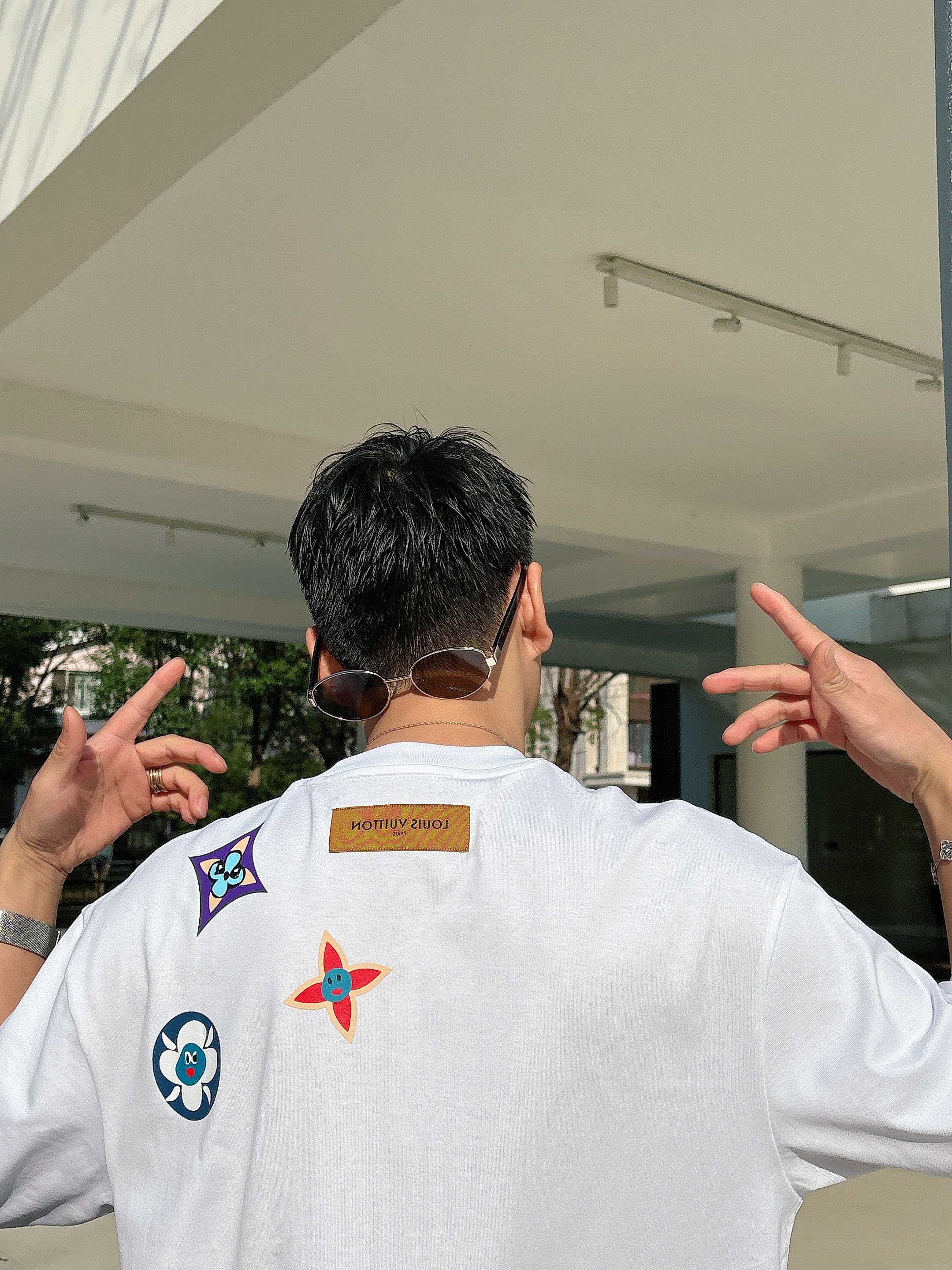 【 LV 2026春夏 · 高阶定制T恤】🔹 核心面料：秘鲁进口匹马棉 × 顶级丝光工艺🔹 核心体感：蚕