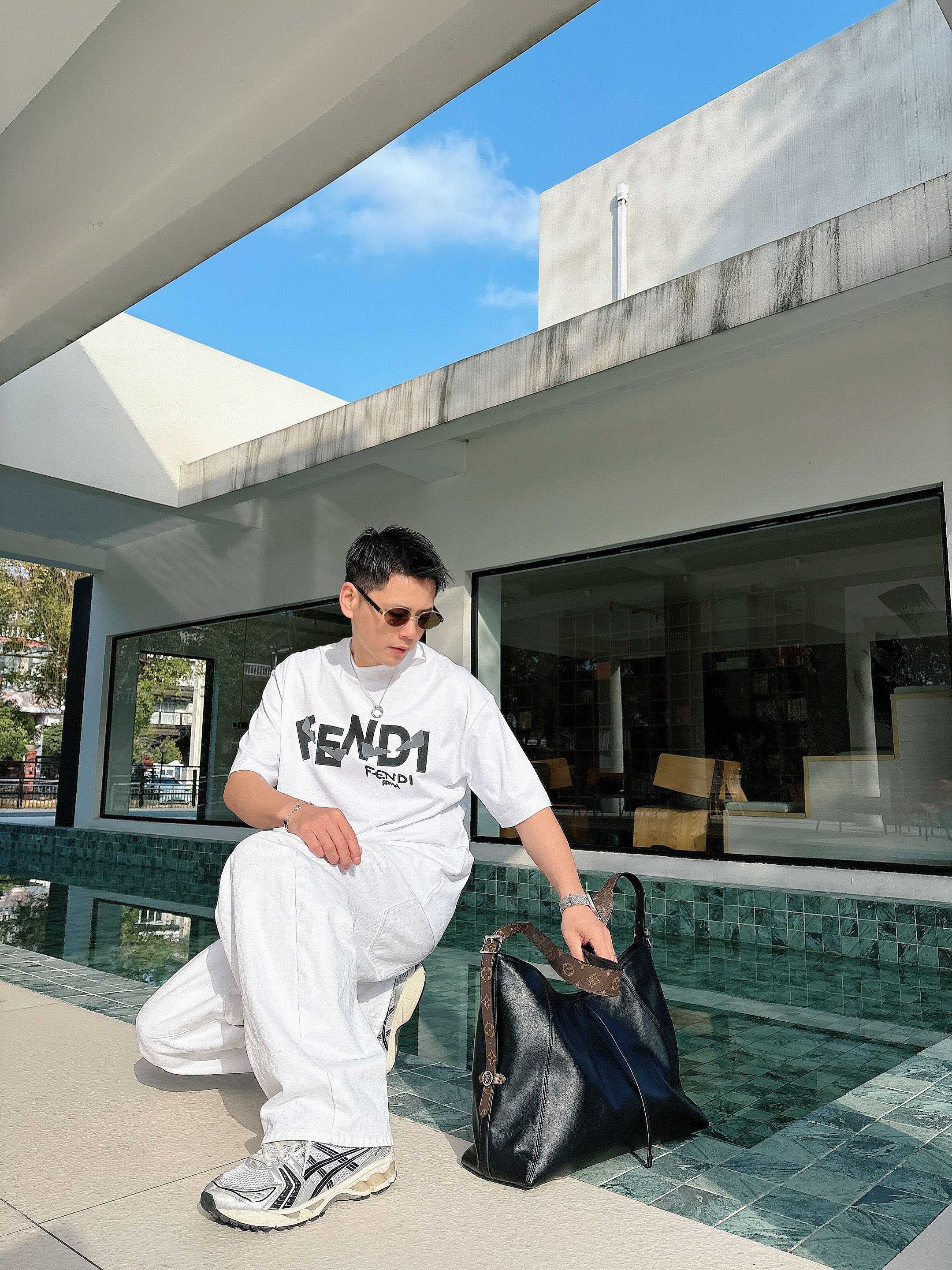 【 芬迪 2026春夏 · 高阶定制T恤】🔹 核心面料：秘鲁进口匹马棉 × 顶级丝光工艺🔹 核心体感：蚕