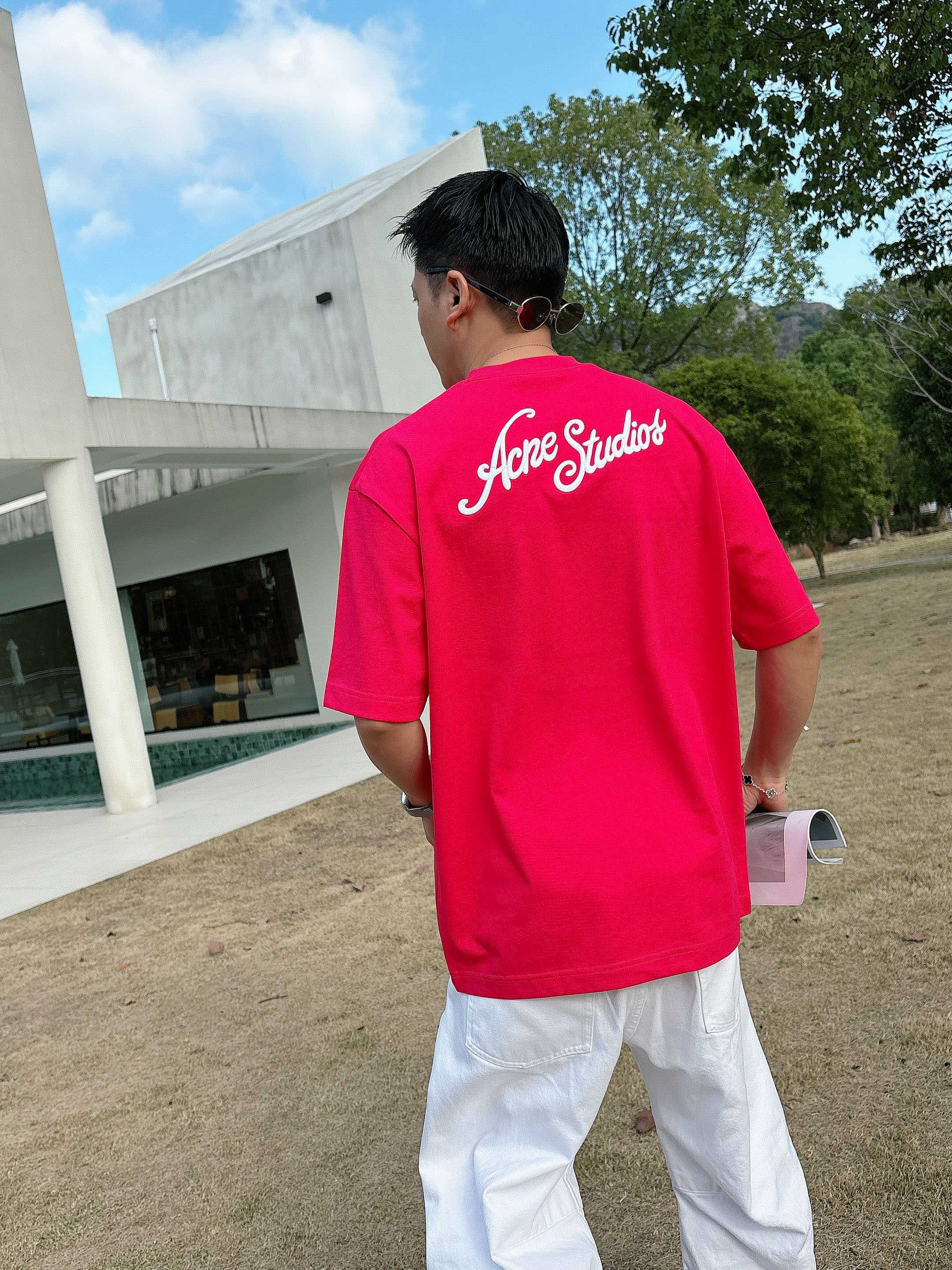 【 艾克妮 2026春夏 · 高阶定制T恤】🔹 核心面料：秘鲁进口匹马棉 × 顶级丝光工艺🔹 核心体感：