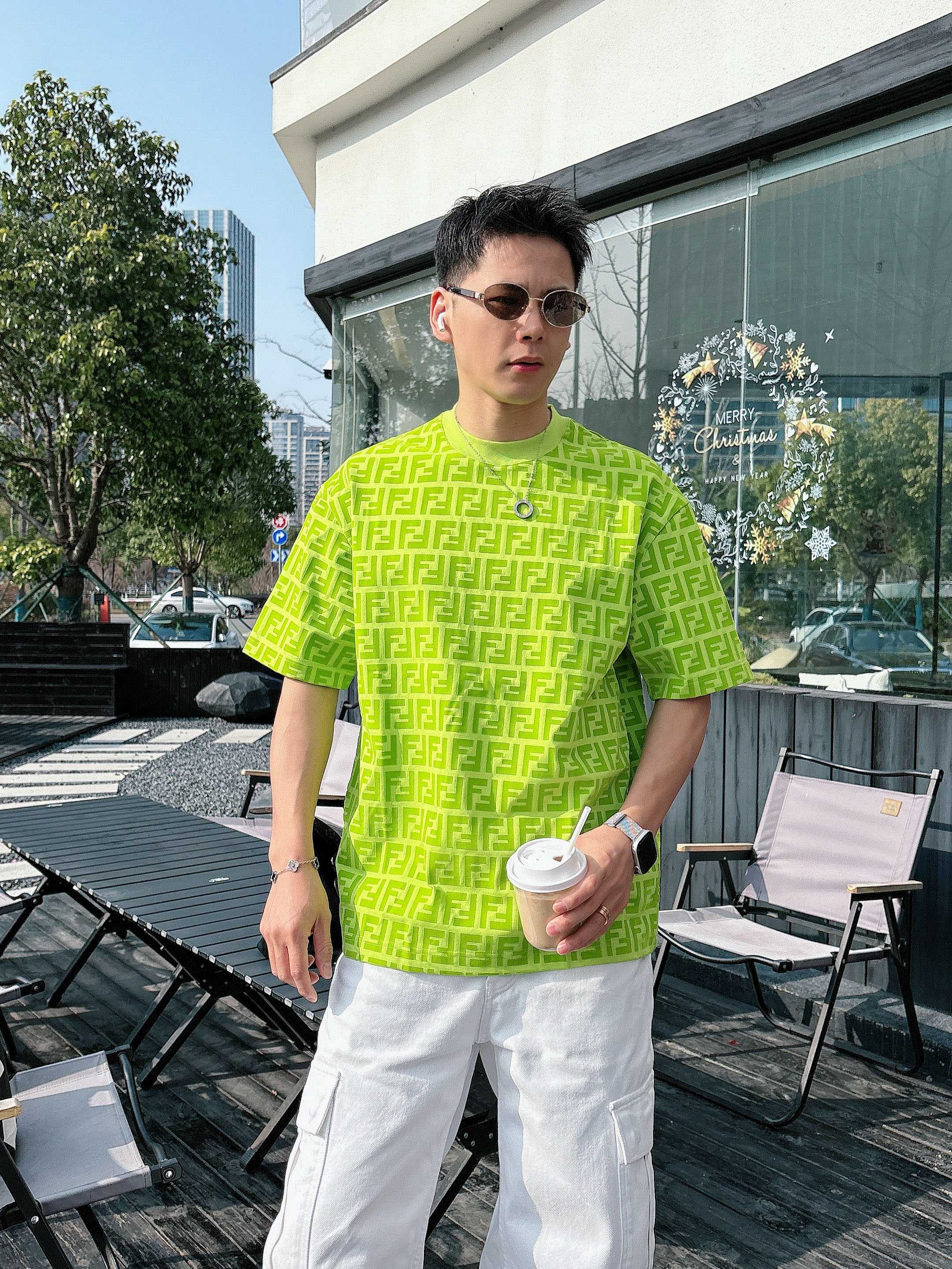 【 芬迪 2026春夏 · 高阶定制T恤】🔹 核心面料：秘鲁进口匹马棉 × 顶级丝光工艺🔹 核心体感：蚕