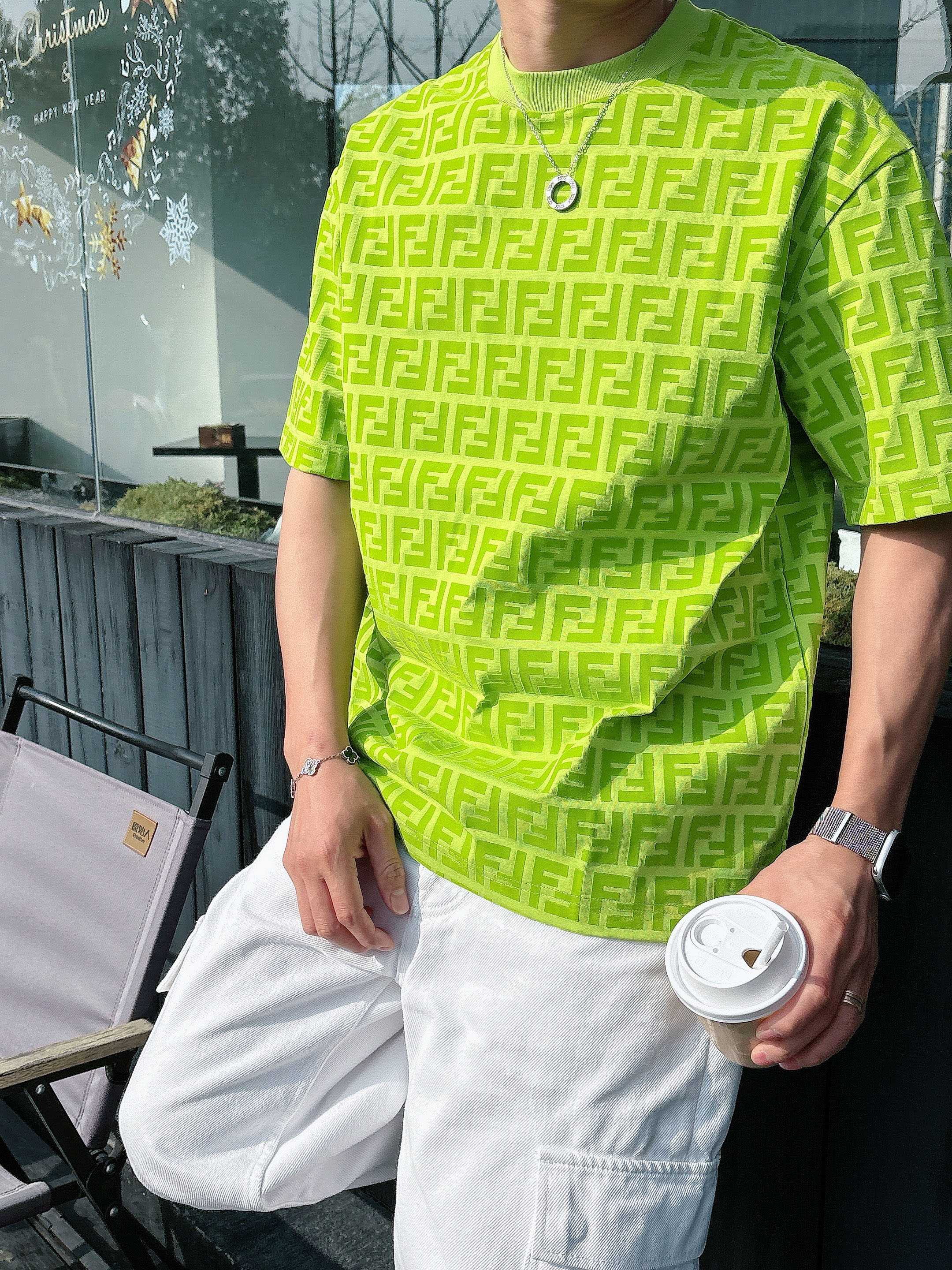 【 芬迪 2026春夏 · 高阶定制T恤】🔹 核心面料：秘鲁进口匹马棉 × 顶级丝光工艺🔹 核心体感：蚕