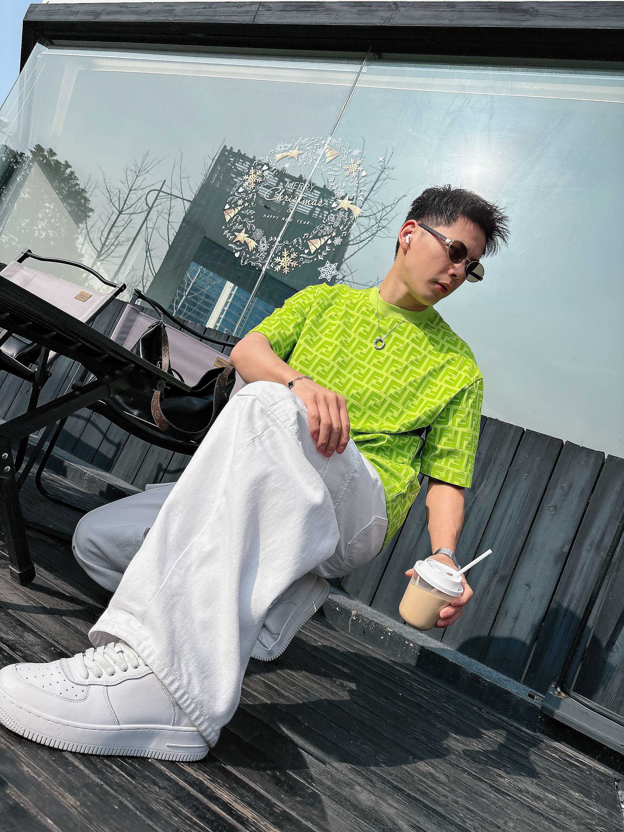 【 芬迪 2026春夏 · 高阶定制T恤】🔹 核心面料：秘鲁进口匹马棉 × 顶级丝光工艺🔹 核心体感：蚕