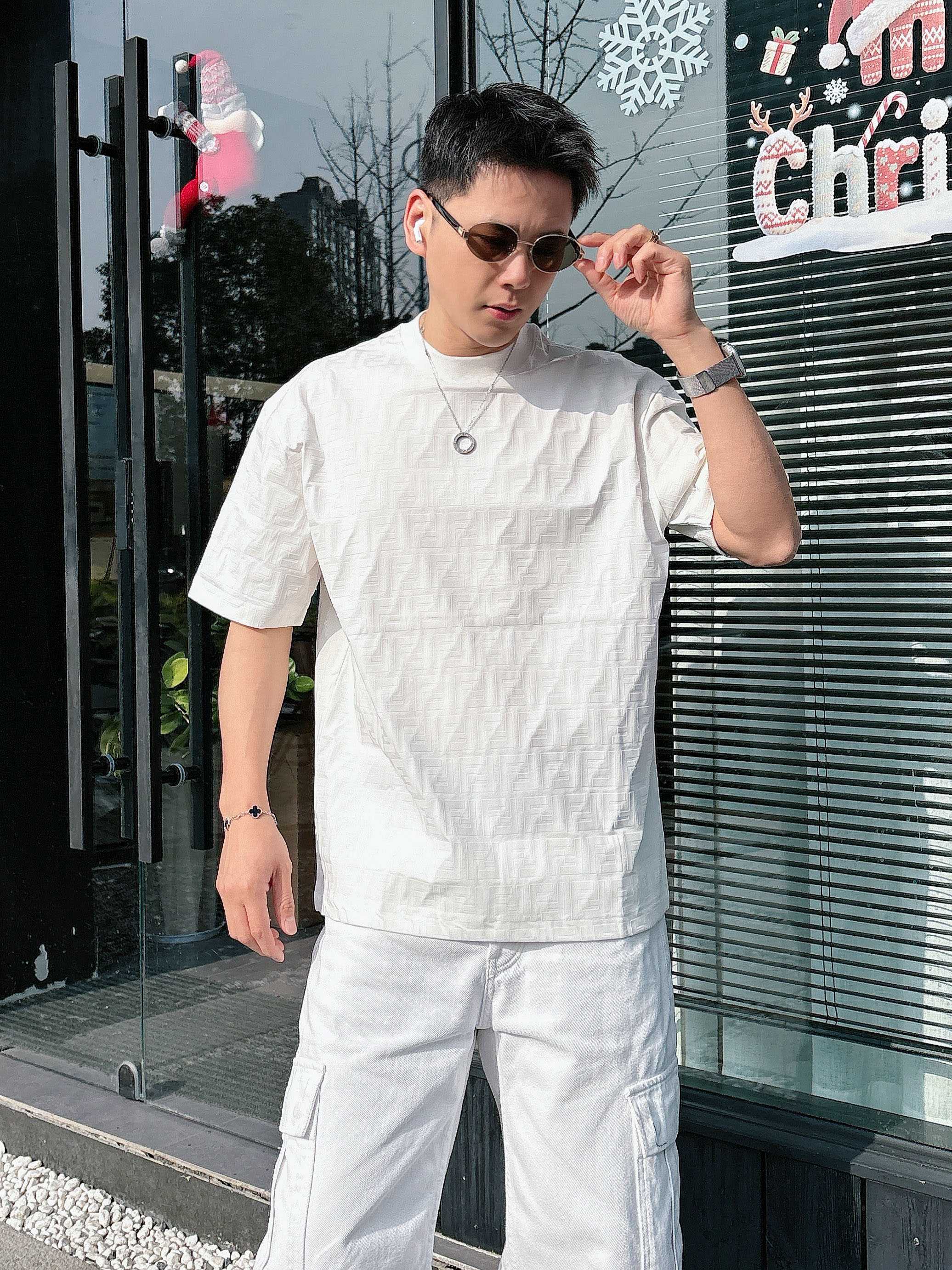 【 芬迪 2026春夏 · 高阶定制T恤】🔹 核心面料：秘鲁进口匹马棉 × 顶级丝光工艺🔹 核心体感：蚕
