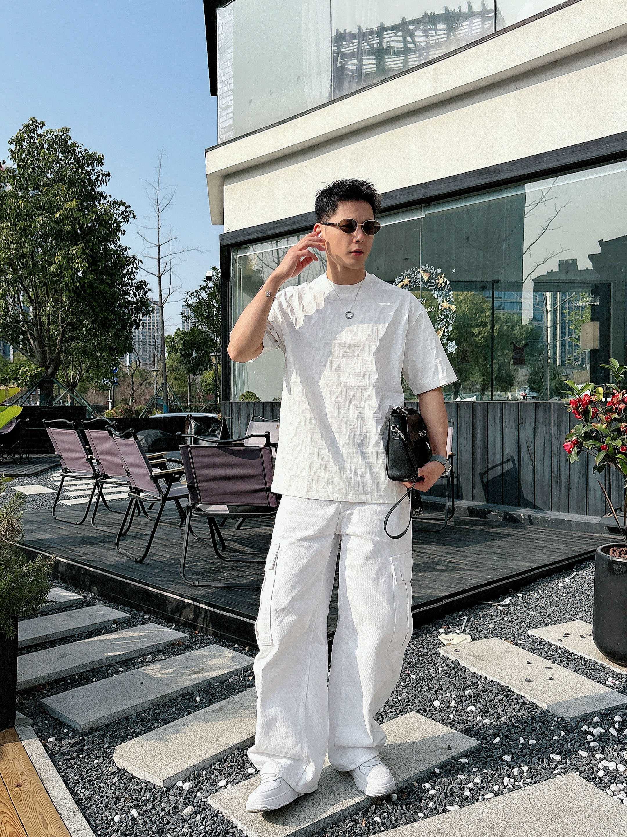【 芬迪 2026春夏 · 高阶定制T恤】🔹 核心面料：秘鲁进口匹马棉 × 顶级丝光工艺🔹 核心体感：蚕