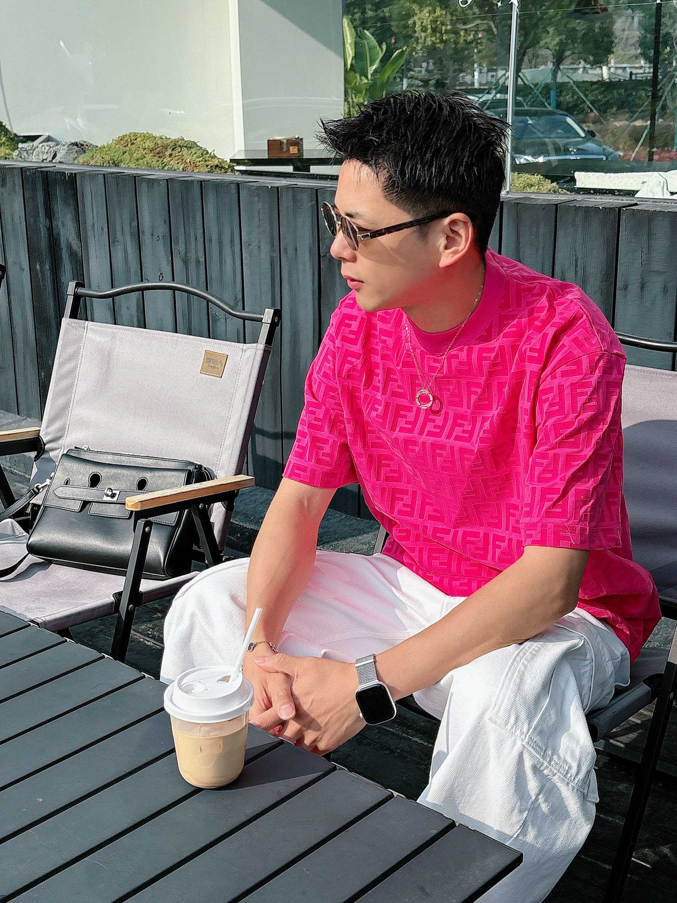【 芬迪 2026春夏 · 高阶定制T恤】🔹 核心面料：秘鲁进口匹马棉 × 顶级丝光工艺🔹 核心体感：蚕