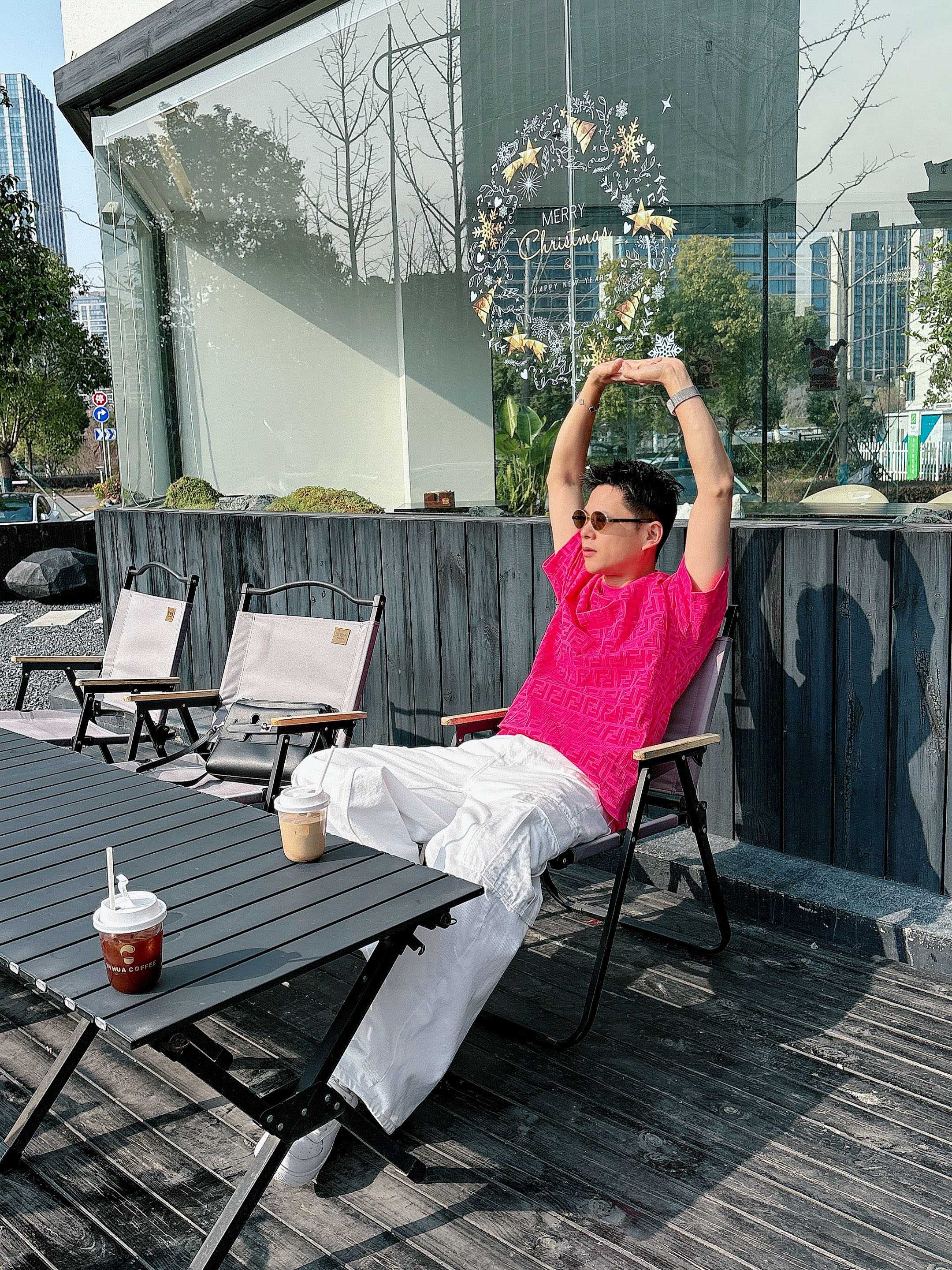 【 芬迪 2026春夏 · 高阶定制T恤】🔹 核心面料：秘鲁进口匹马棉 × 顶级丝光工艺🔹 核心体感：蚕