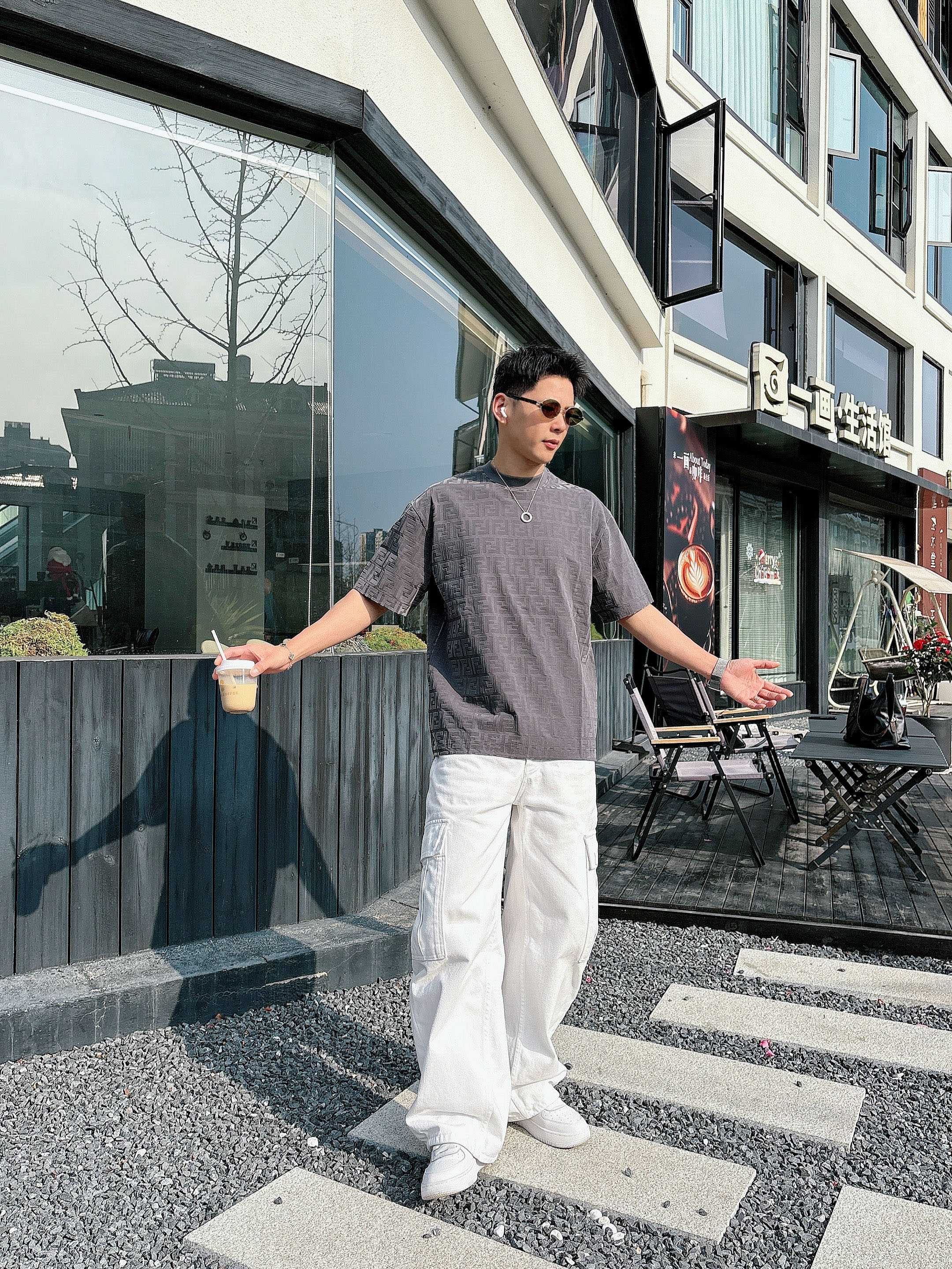 【 芬迪 2026春夏 · 高阶定制T恤】🔹 核心面料：秘鲁进口匹马棉 × 顶级丝光工艺🔹 核心体感：蚕