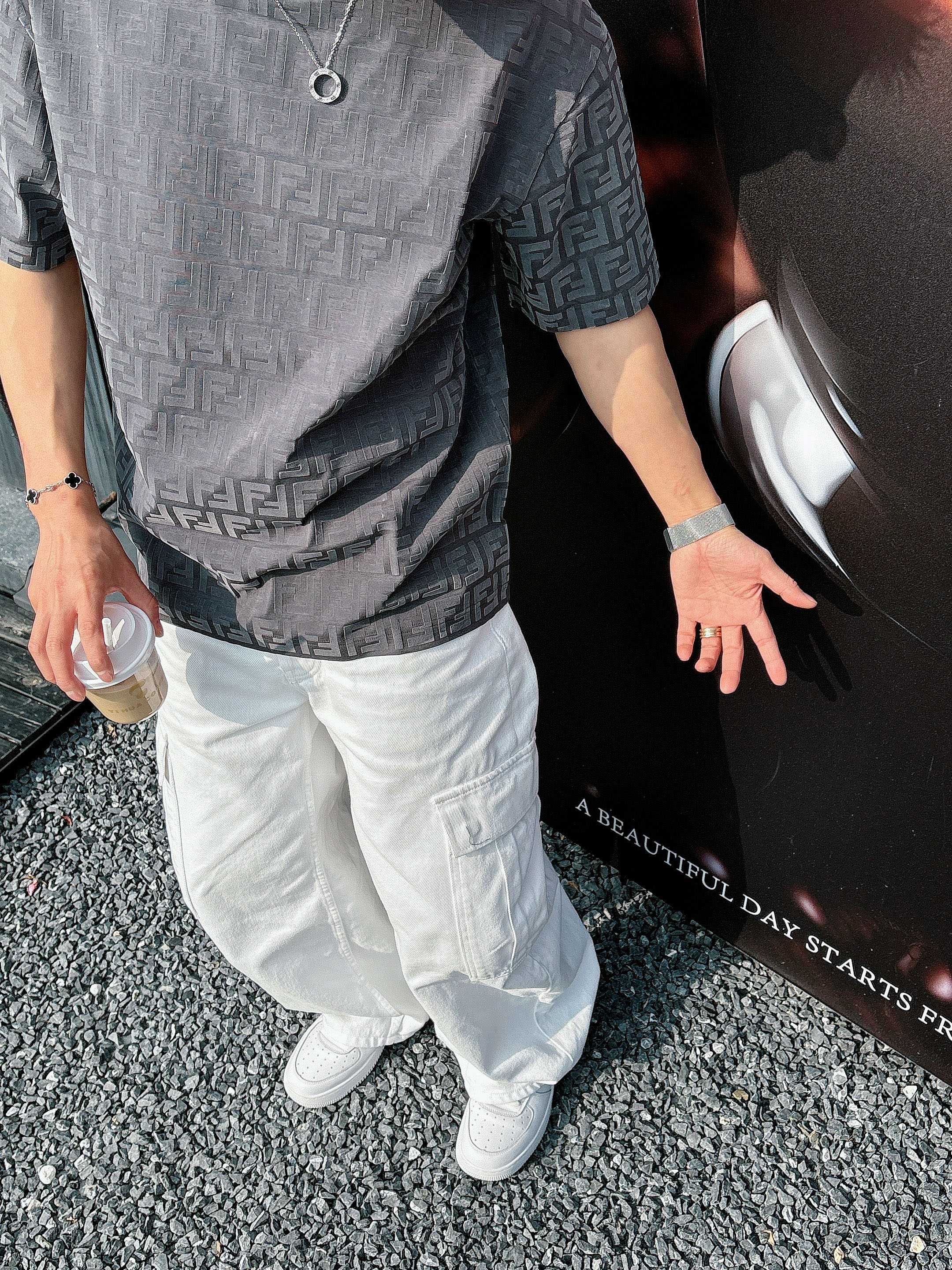 【 芬迪 2026春夏 · 高阶定制T恤】🔹 核心面料：秘鲁进口匹马棉 × 顶级丝光工艺🔹 核心体感：蚕