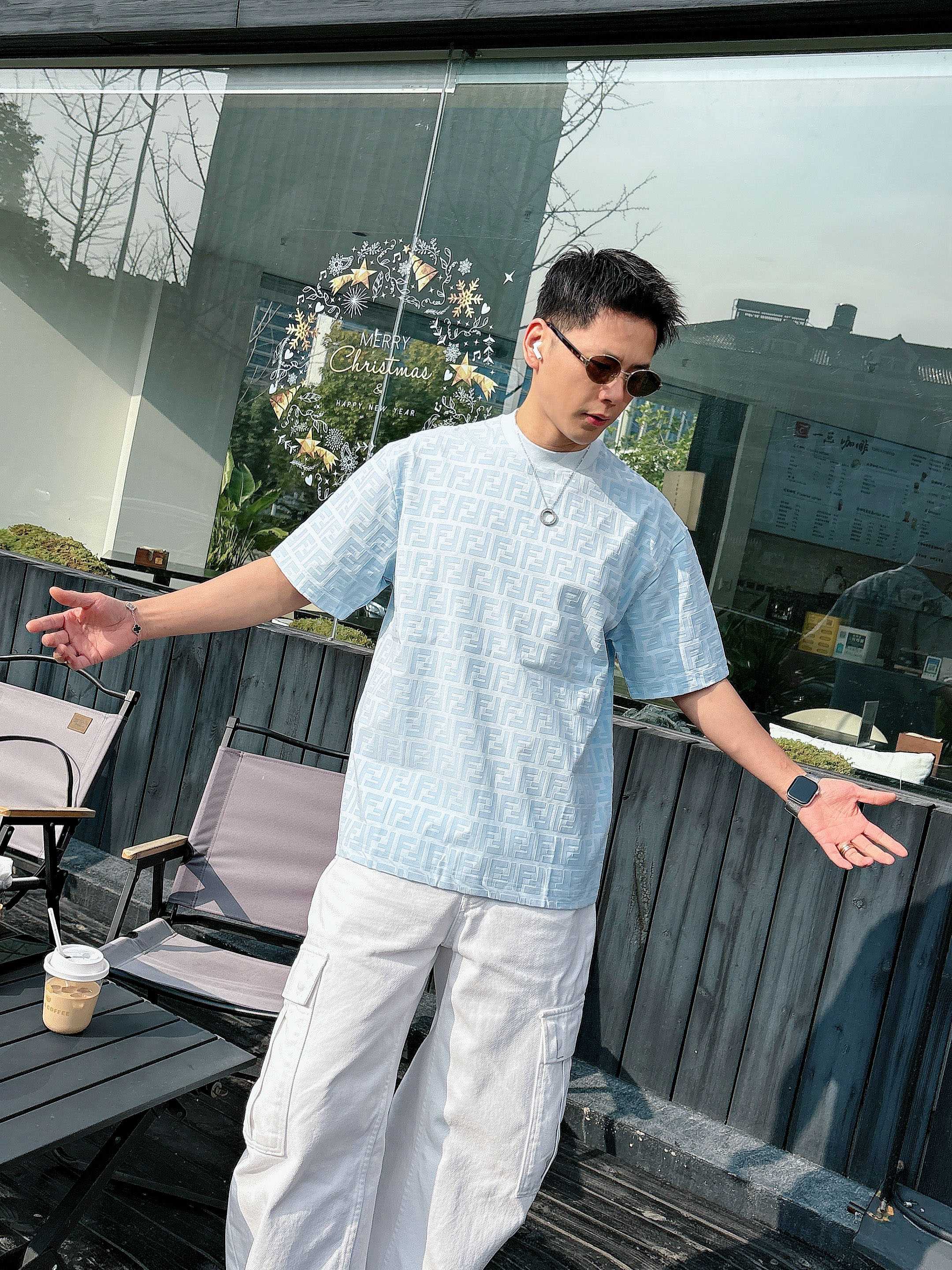 【 芬迪 2026春夏 · 高阶定制T恤】🔹 核心面料：秘鲁进口匹马棉 × 顶级丝光工艺🔹 核心体感：蚕