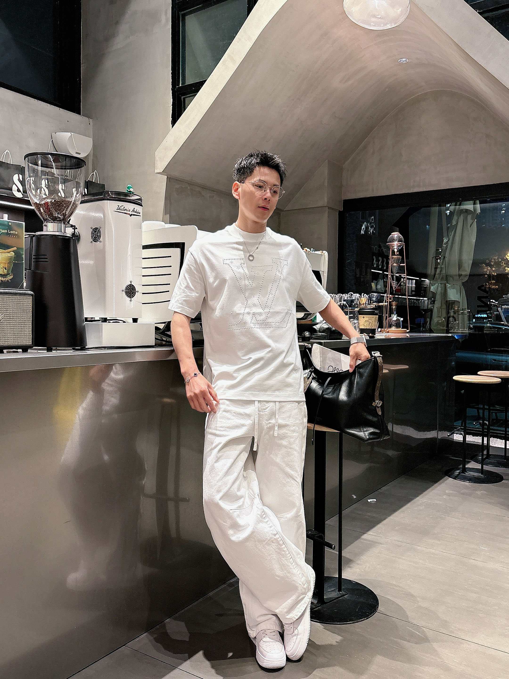【 LV 2026春夏 · 高阶定制T恤】🔹 核心面料：秘鲁进口匹马棉 × 顶级丝光工艺🔹 核心体感：蚕