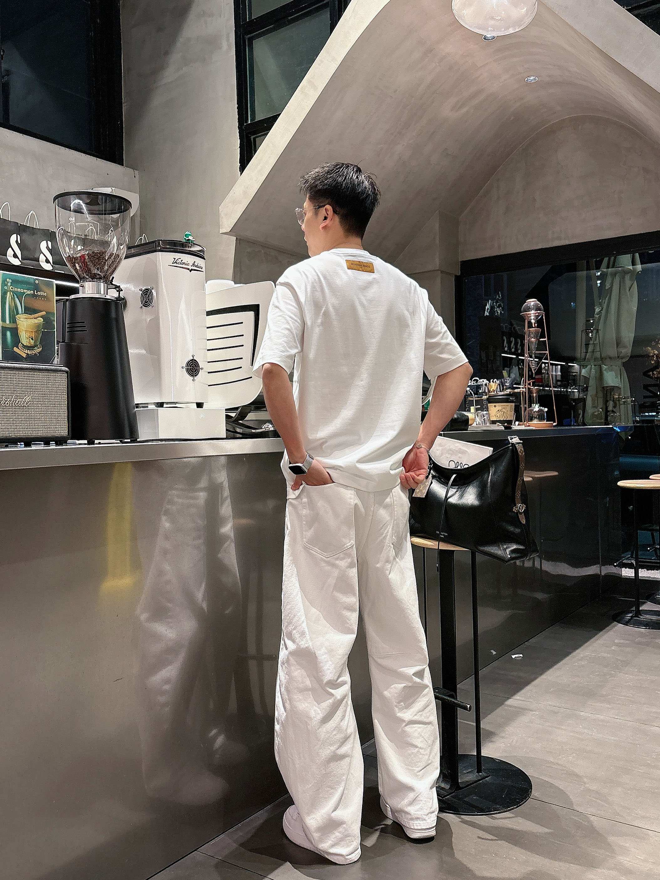 【 LV 2026春夏 · 高阶定制T恤】🔹 核心面料：秘鲁进口匹马棉 × 顶级丝光工艺🔹 核心体感：蚕