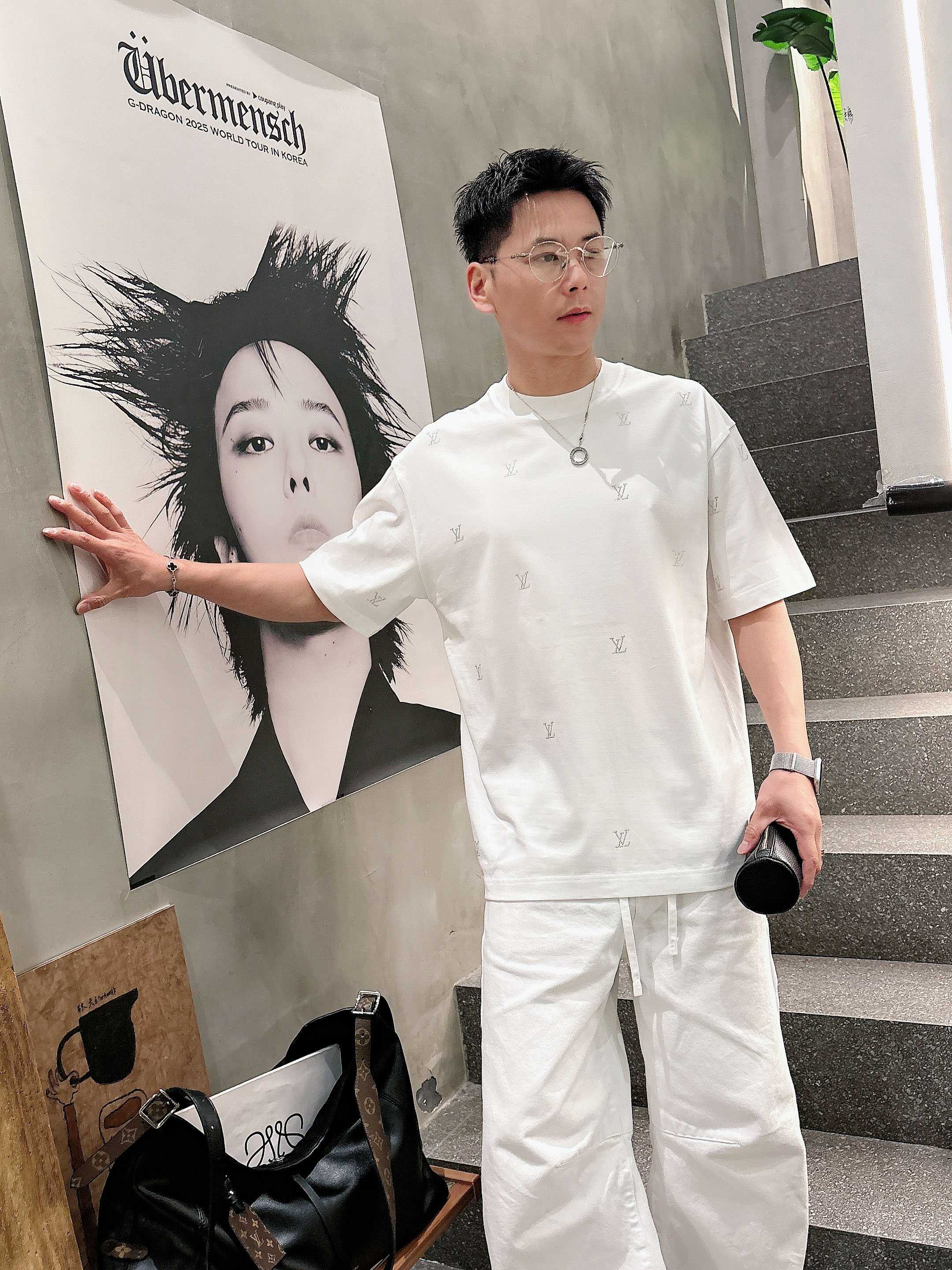 【 LV 2026春夏 · 高阶定制T恤】🔹 核心面料：秘鲁进口匹马棉 × 顶级丝光工艺🔹 核心体感：蚕