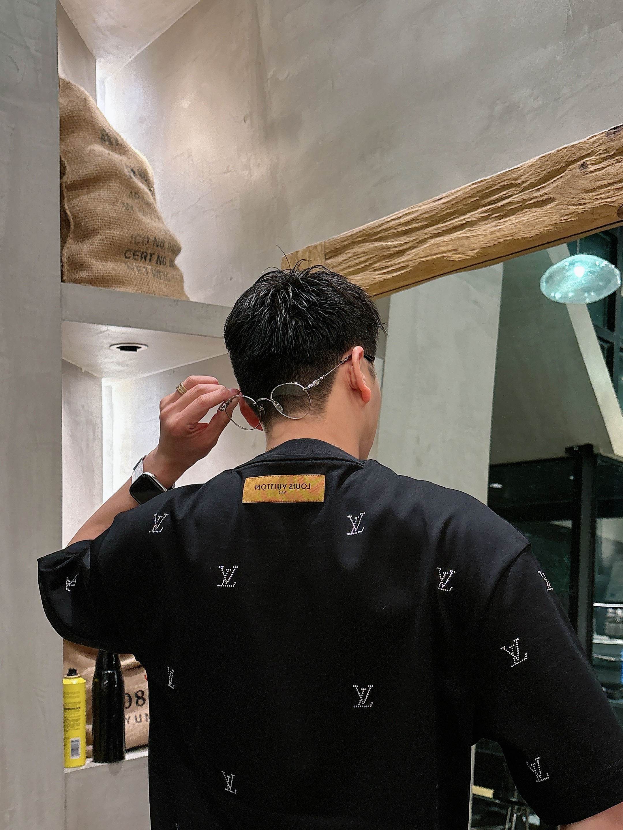 【 LV 2026春夏 · 高阶定制T恤】🔹 核心面料：秘鲁进口匹马棉 × 顶级丝光工艺🔹 核心体感：蚕
