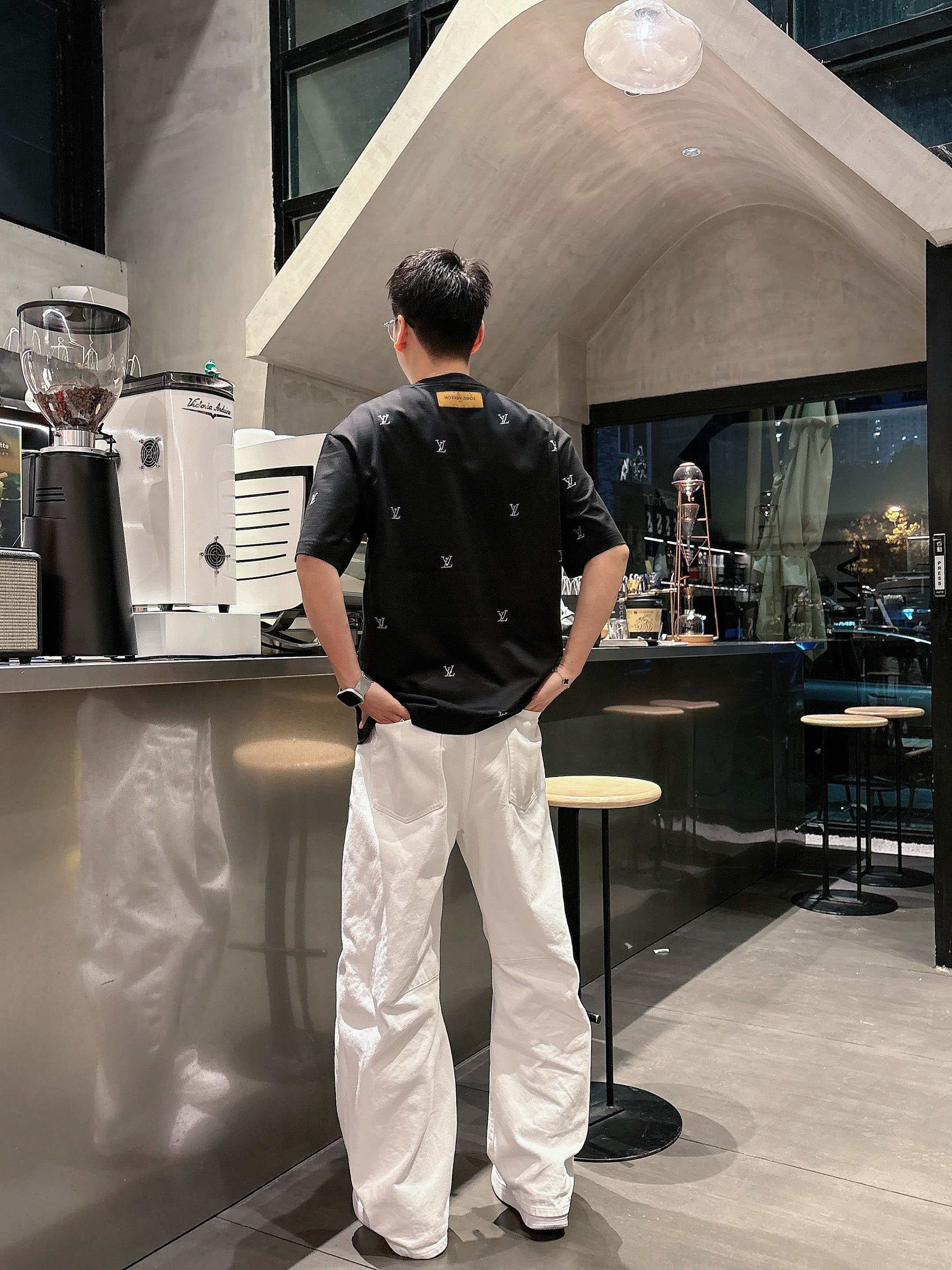 【 LV 2026春夏 · 高阶定制T恤】🔹 核心面料：秘鲁进口匹马棉 × 顶级丝光工艺🔹 核心体感：蚕