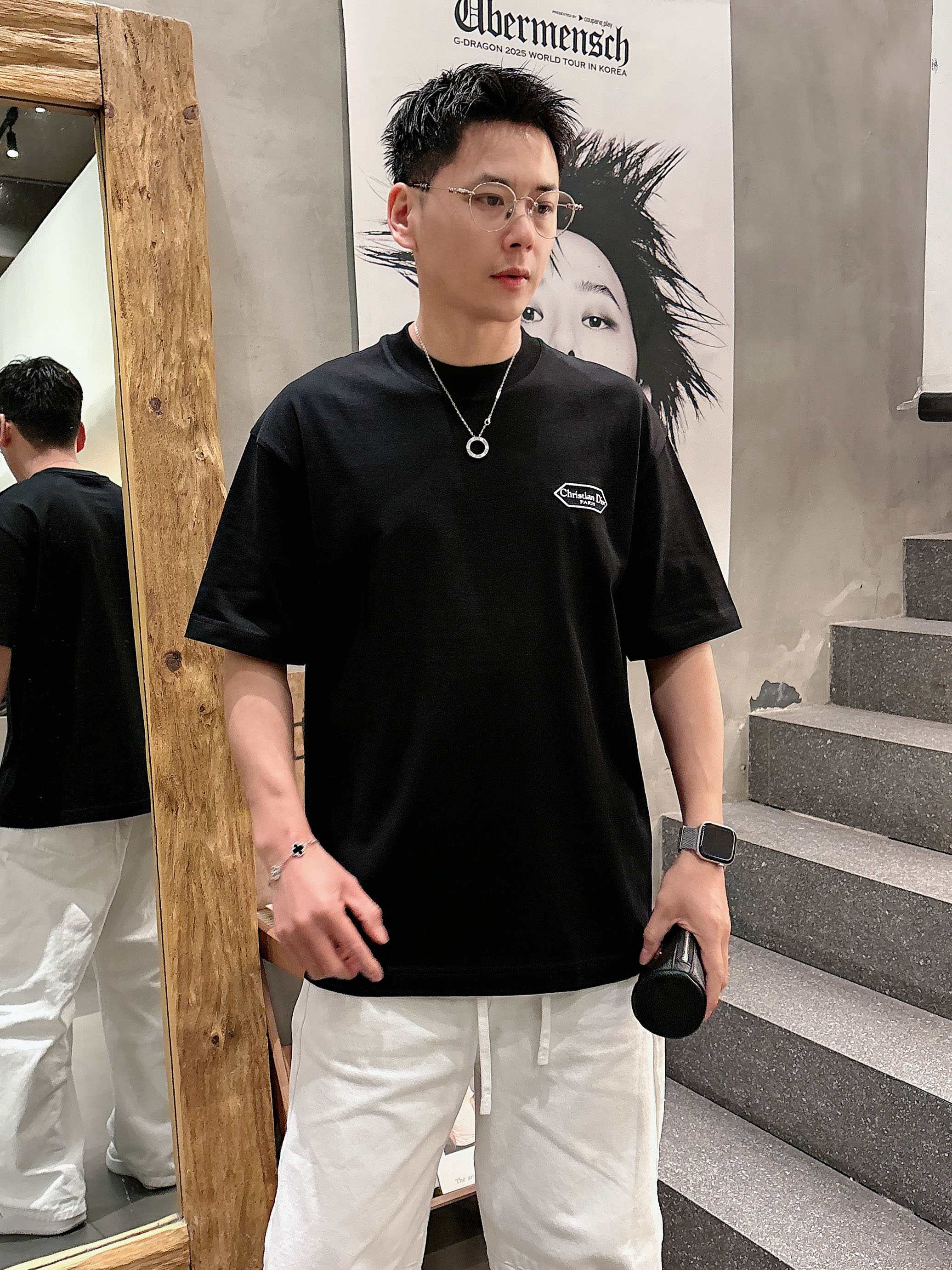 【 迪奥 2026春夏 · 高阶定制T恤】🔹 核心面料：秘鲁进口匹马棉 × 顶级丝光工艺🔹 核心体感：蚕
