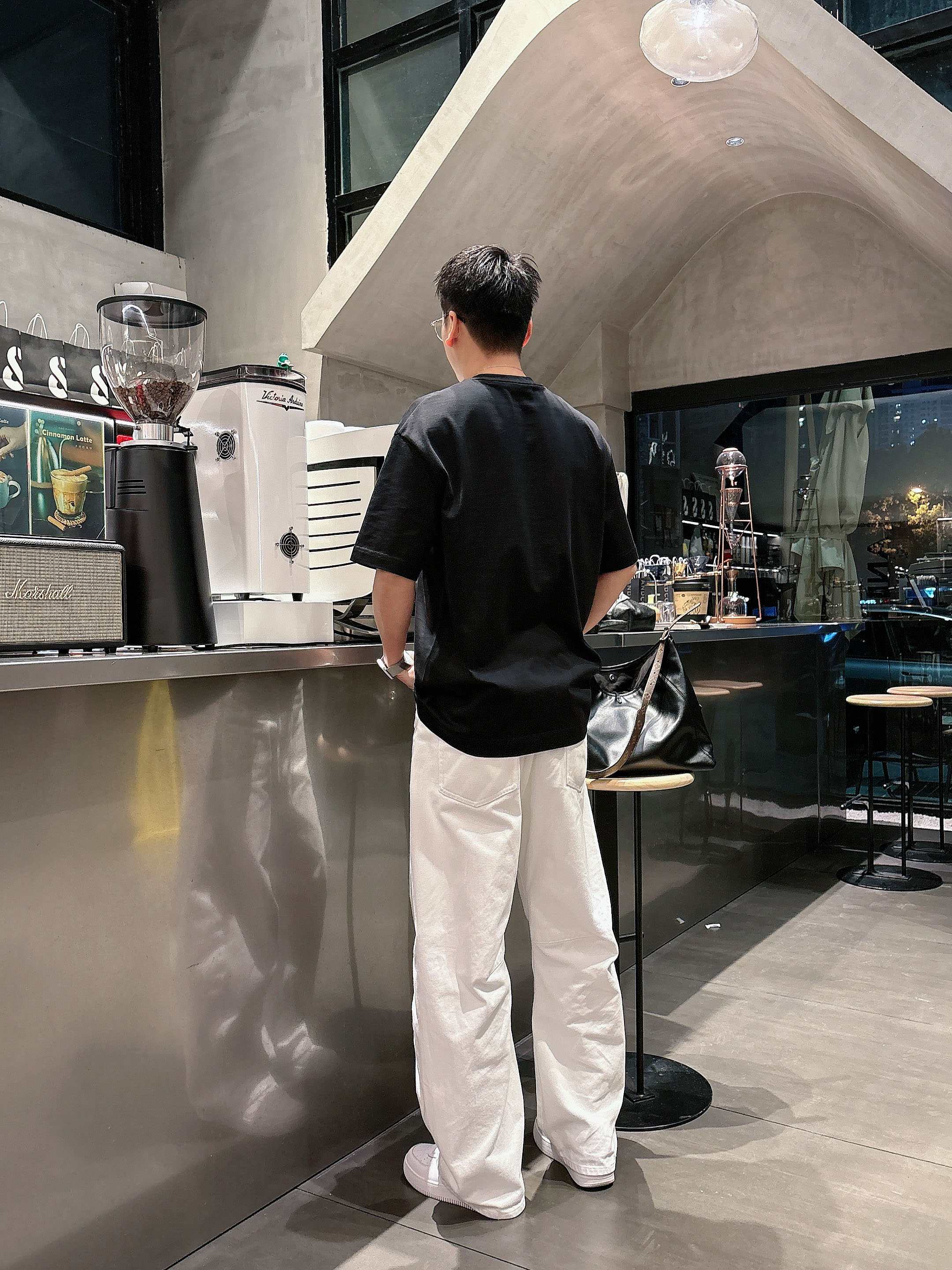 【 迪奥 2026春夏 · 高阶定制T恤】🔹 核心面料：秘鲁进口匹马棉 × 顶级丝光工艺🔹 核心体感：蚕
