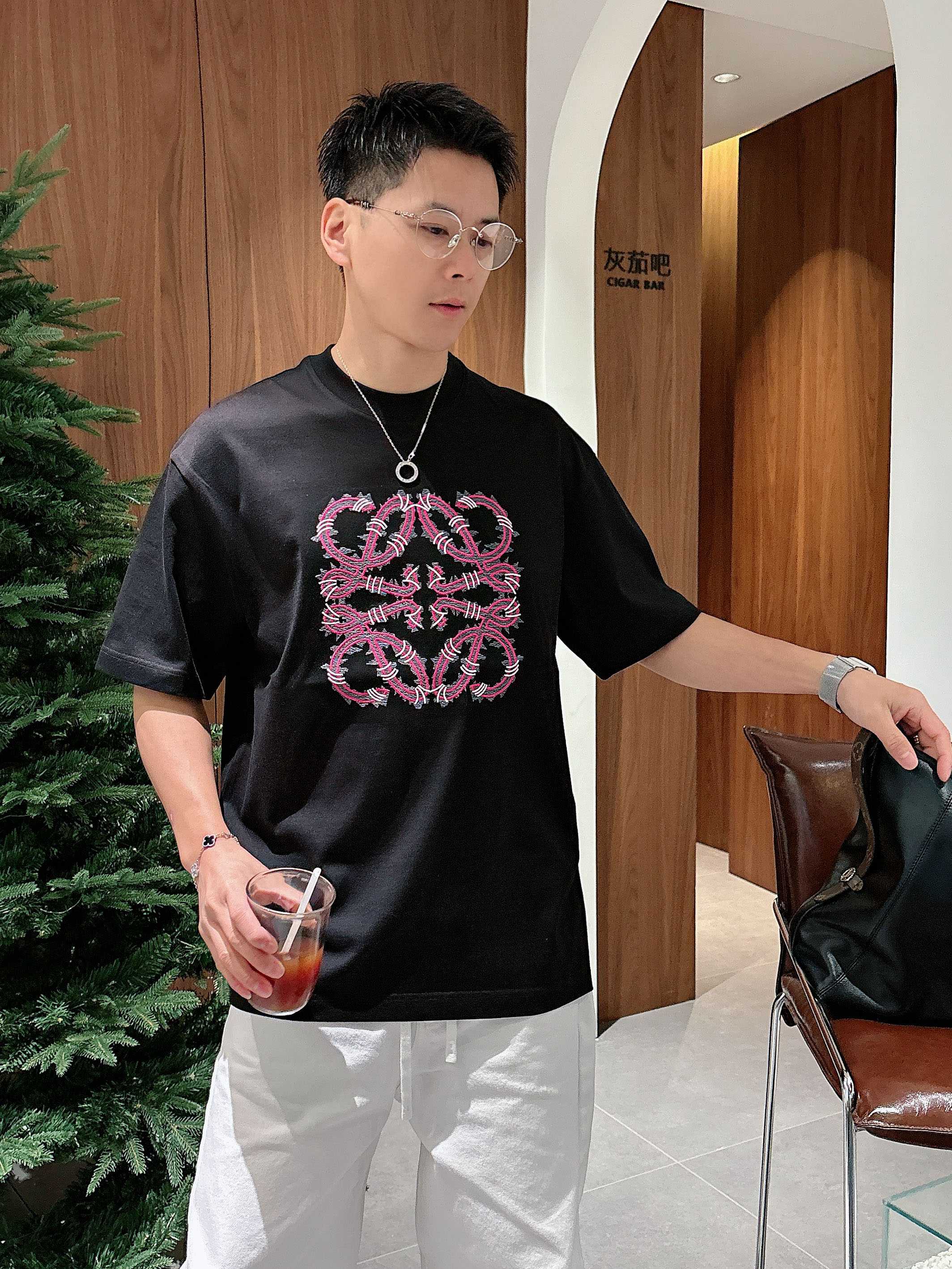 【 罗意威 2026春夏 · 高阶定制T恤】🔹 核心面料：秘鲁进口匹马棉 × 顶级丝光工艺🔹 核心体感：