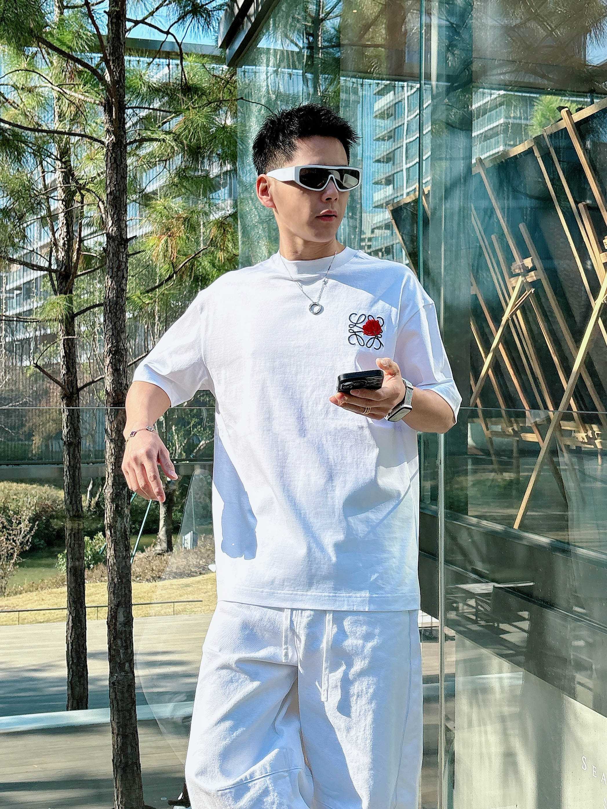 【 罗意威 2026春夏 · 高阶定制T恤】🔹 核心面料：秘鲁进口匹马棉 × 顶级丝光工艺🔹 核心体感：