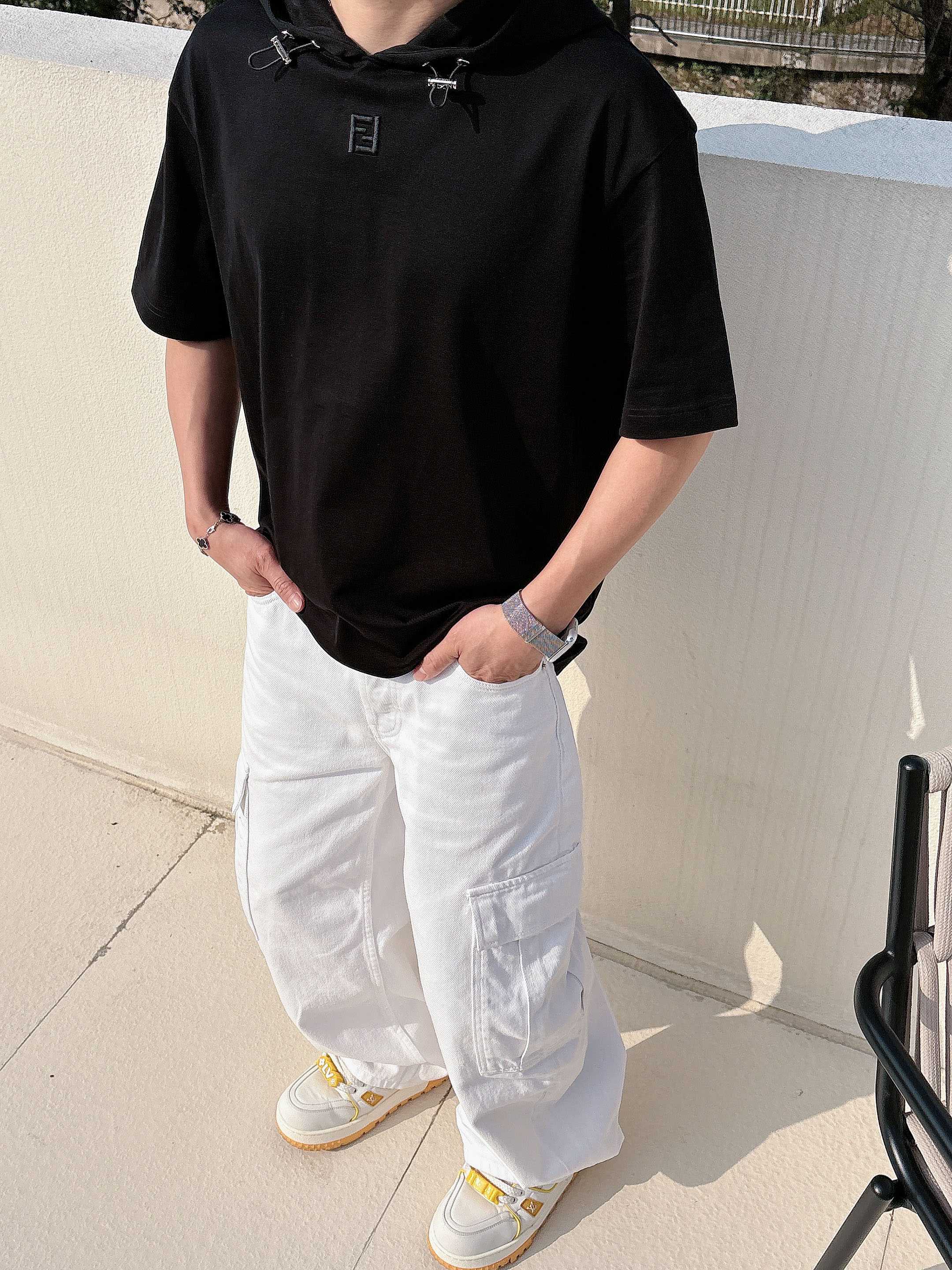 【 芬迪 2026春夏 · 高阶定制T恤】🔹 核心面料：秘鲁进口匹马棉 × 顶级丝光工艺🔹 核心体感：蚕