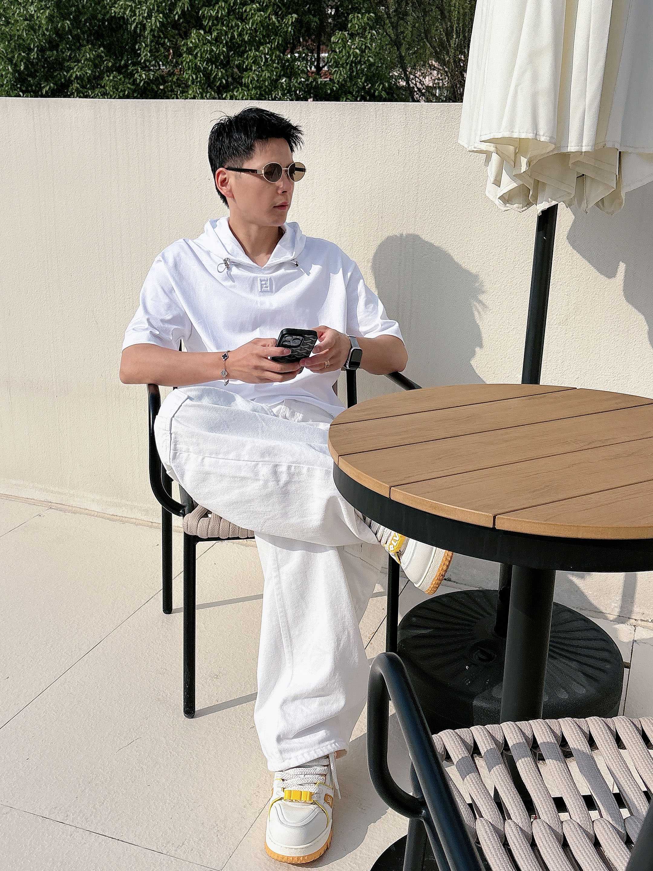 【 芬迪 2026春夏 · 高阶定制T恤】🔹 核心面料：秘鲁进口匹马棉 × 顶级丝光工艺🔹 核心体感：蚕