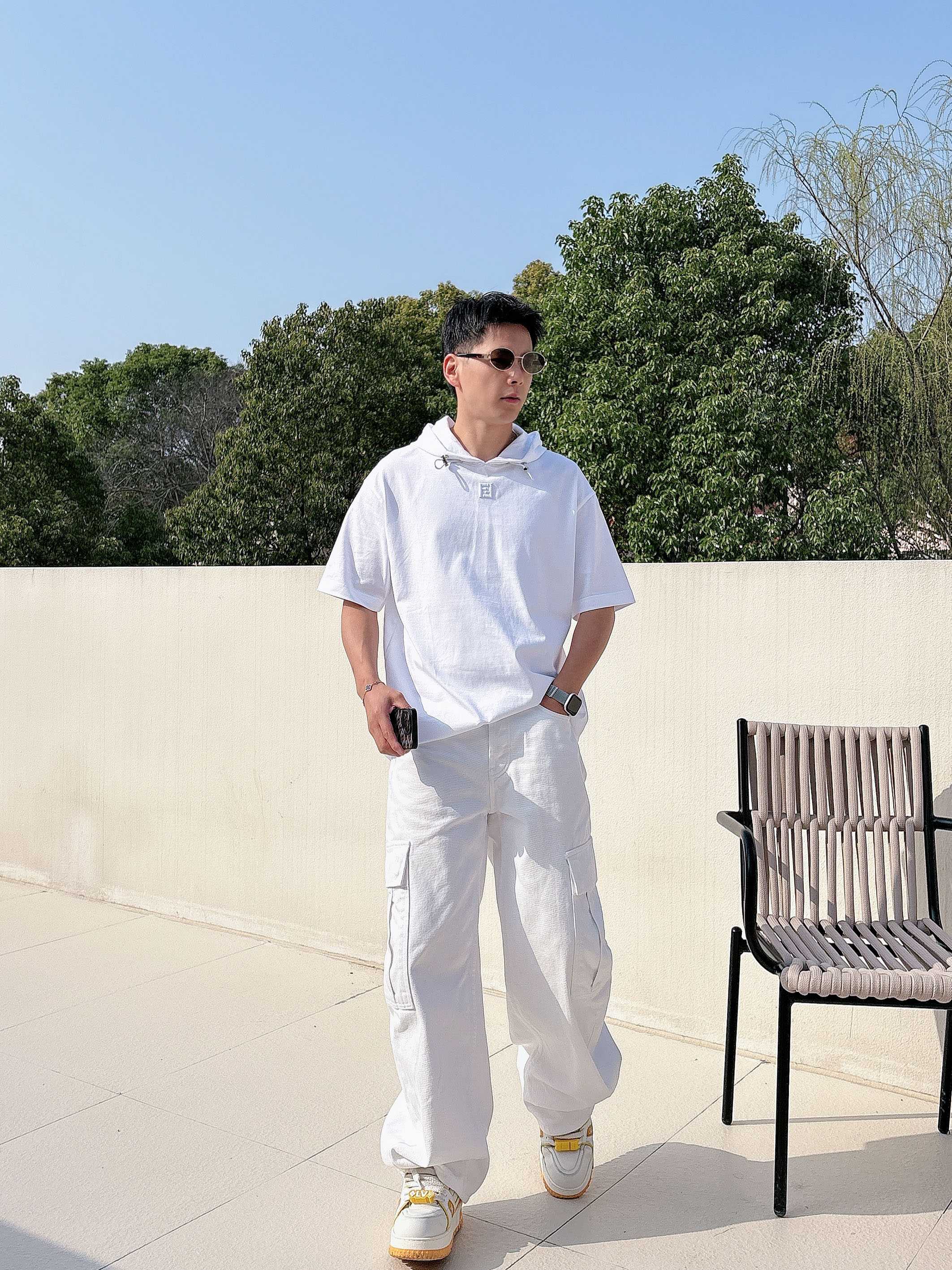 【 芬迪 2026春夏 · 高阶定制T恤】🔹 核心面料：秘鲁进口匹马棉 × 顶级丝光工艺🔹 核心体感：蚕