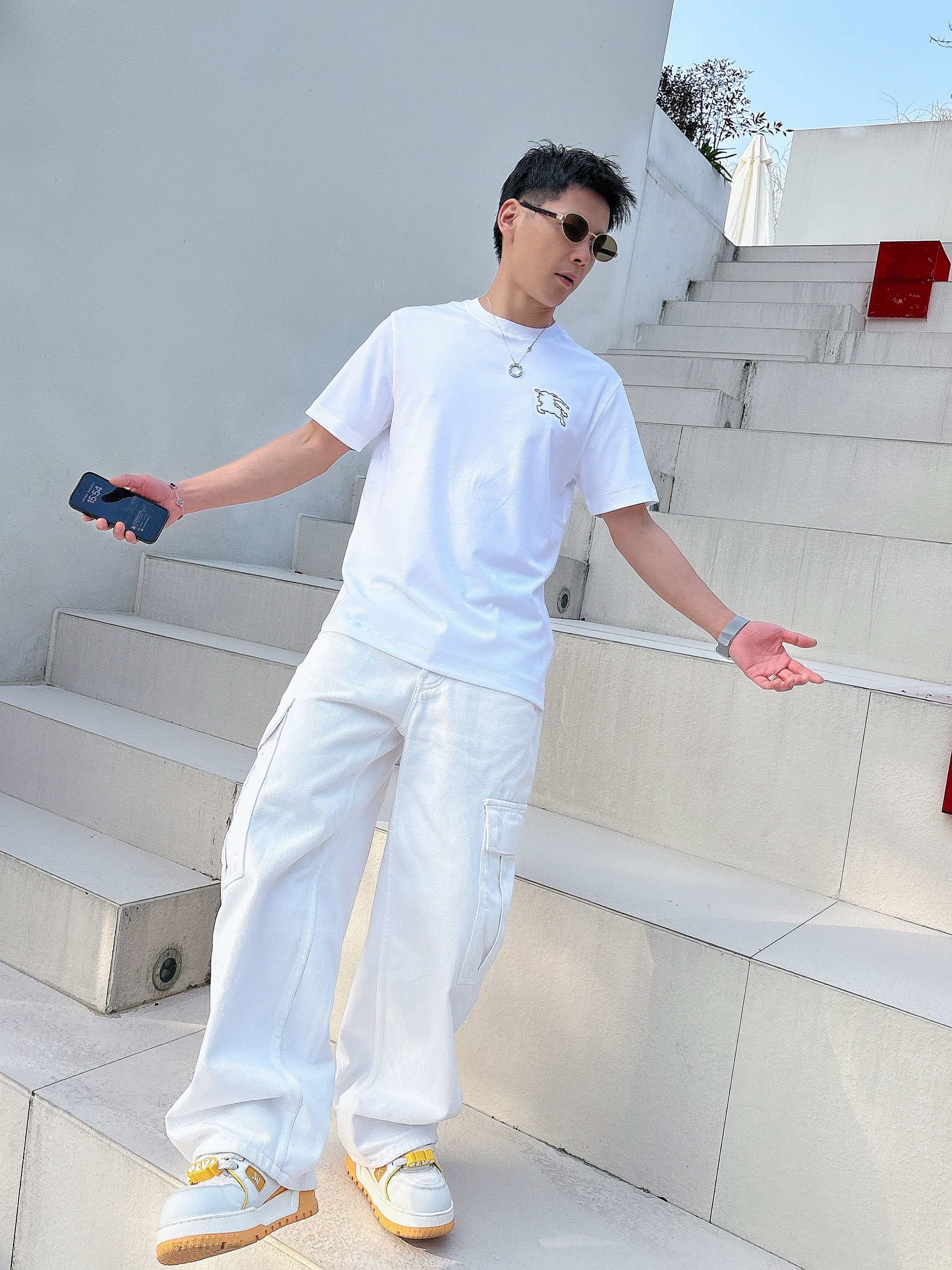 【 巴宝莉 2026春夏 · 高阶定制T恤】🔹 核心面料：秘鲁进口匹马棉 × 顶级丝光工艺🔹 核心体感：